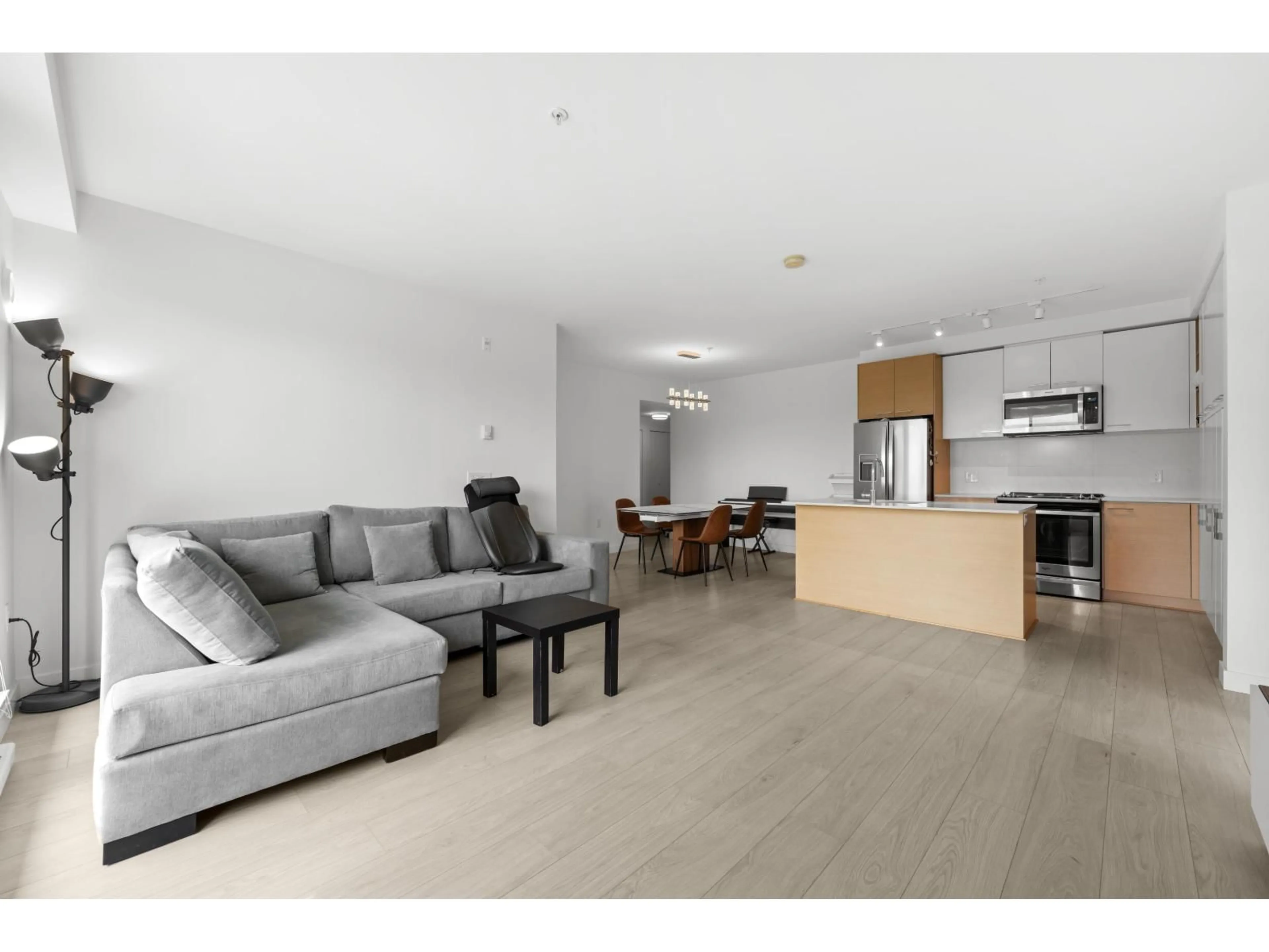 Living room with furniture, wood/laminate floor for 413 - 10581 140 STREET, Surrey British Columbia V3T0M7