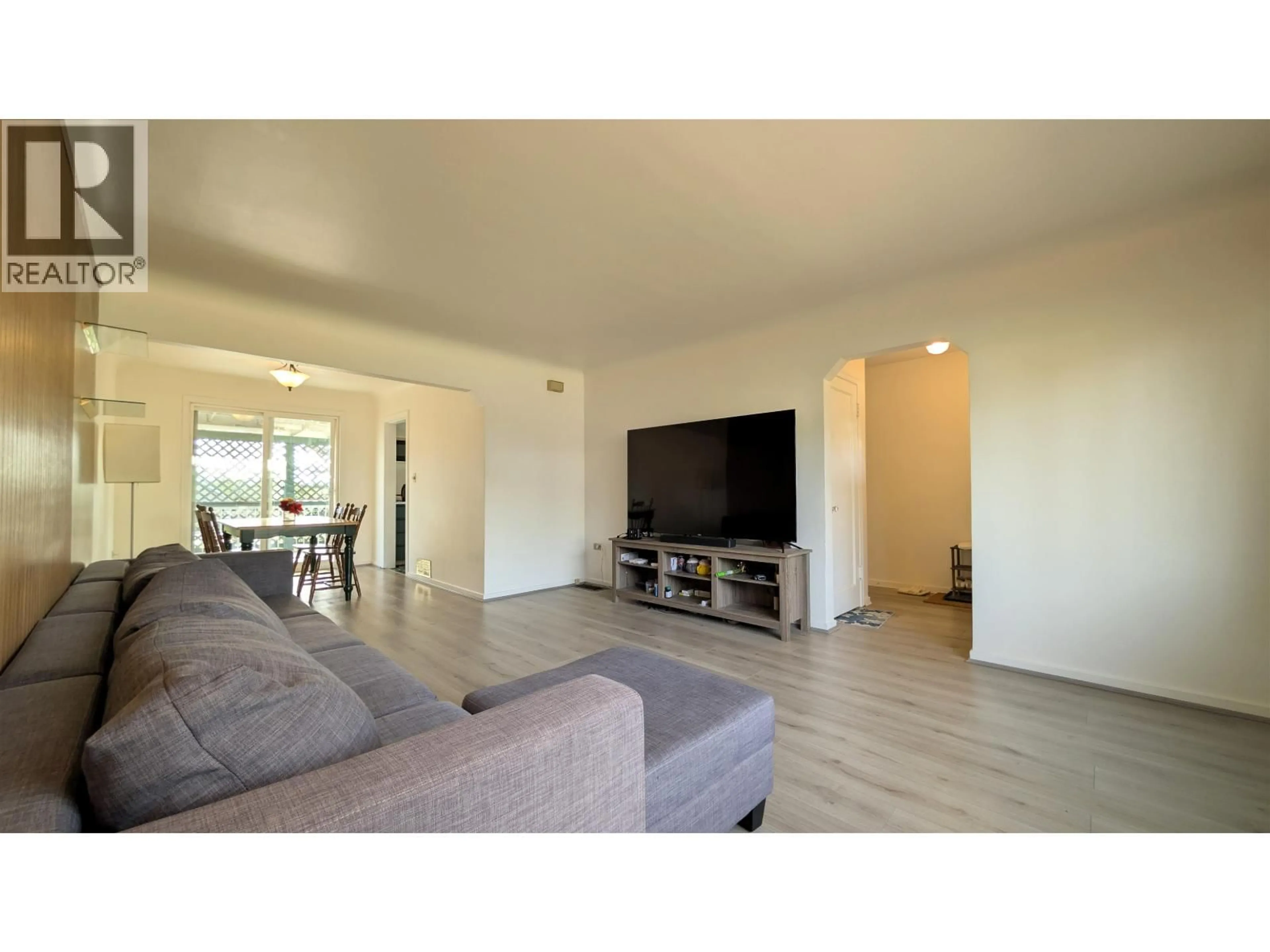 Living room with furniture, unknown for 454 WILSON STREET, New Westminster British Columbia V3L3R8