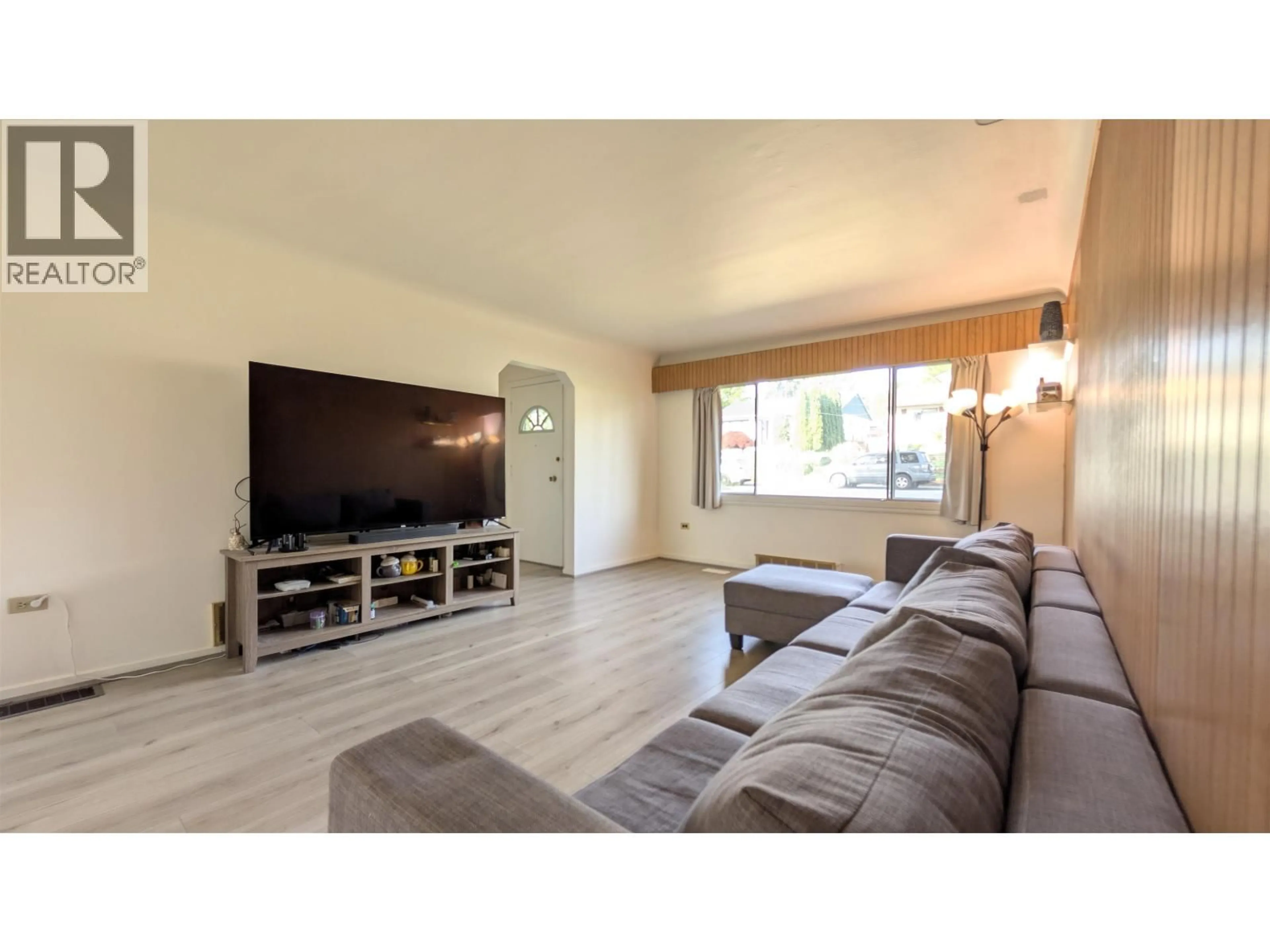 Living room with furniture, unknown for 454 WILSON STREET, New Westminster British Columbia V3L3R8