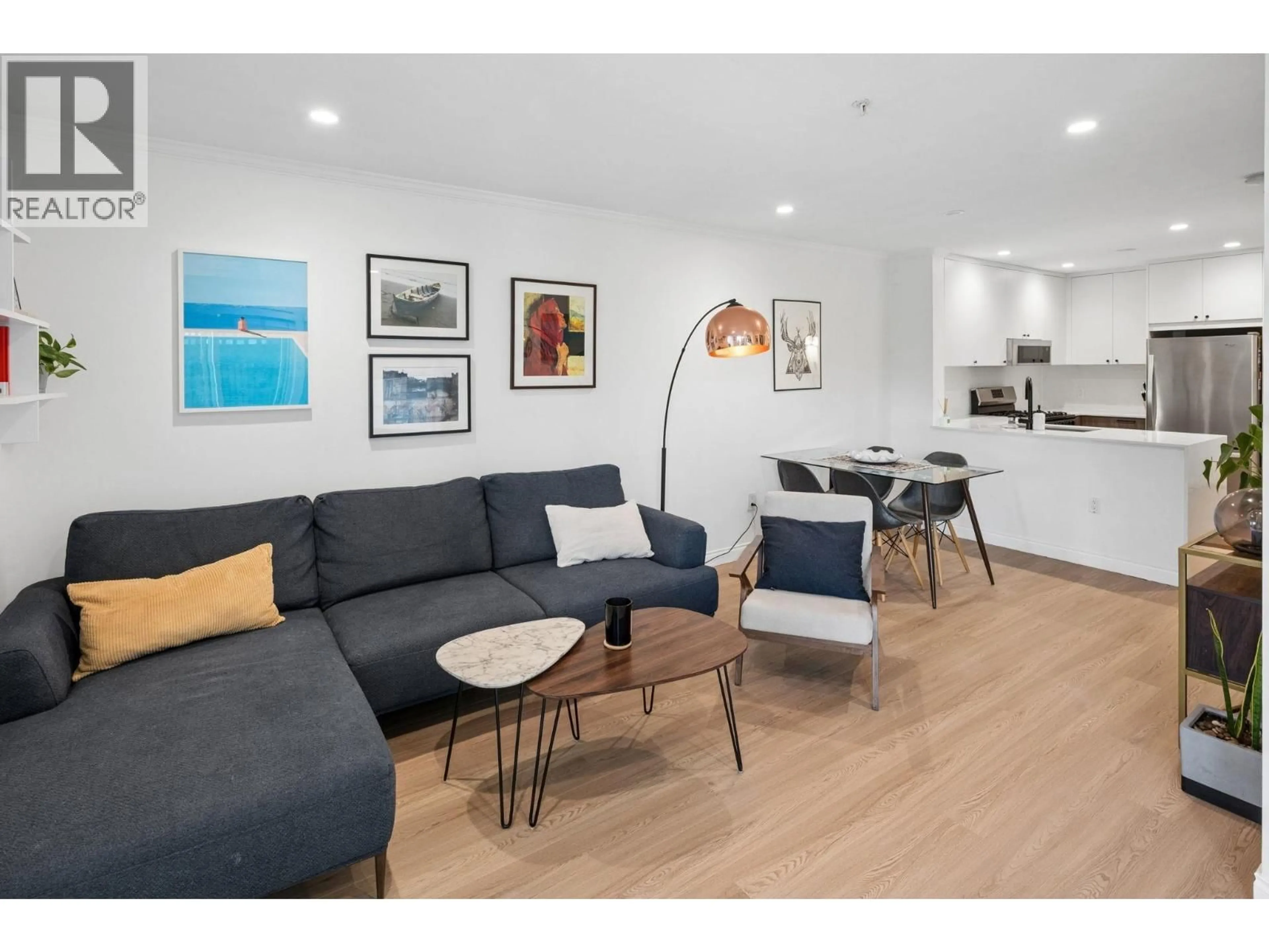 Living room with furniture, wood/laminate floor for 305 - 688 16TH AVENUE, Vancouver British Columbia V5T2V4