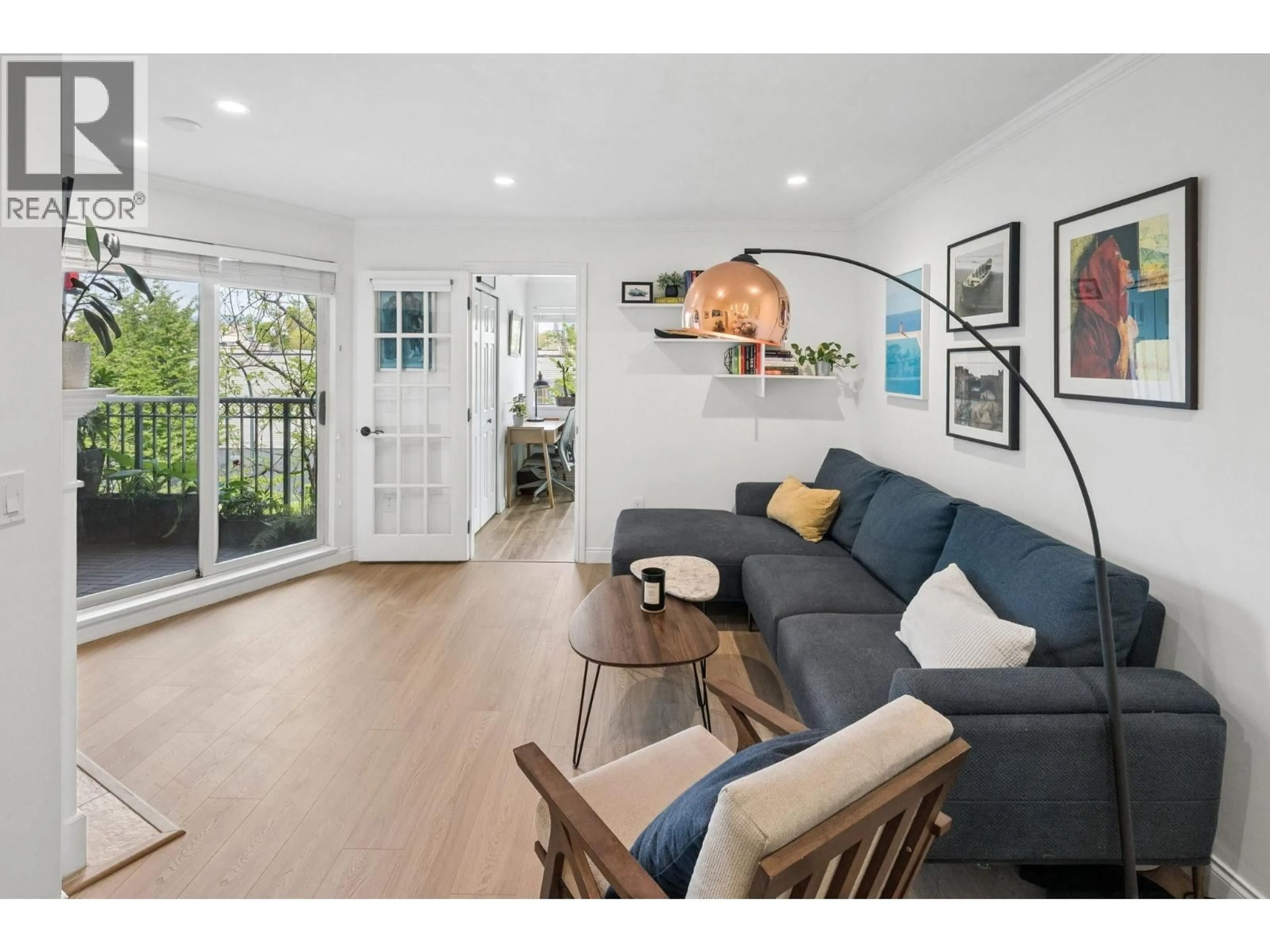 Living room with furniture, wood/laminate floor for 305 - 688 16TH AVENUE, Vancouver British Columbia V5T2V4