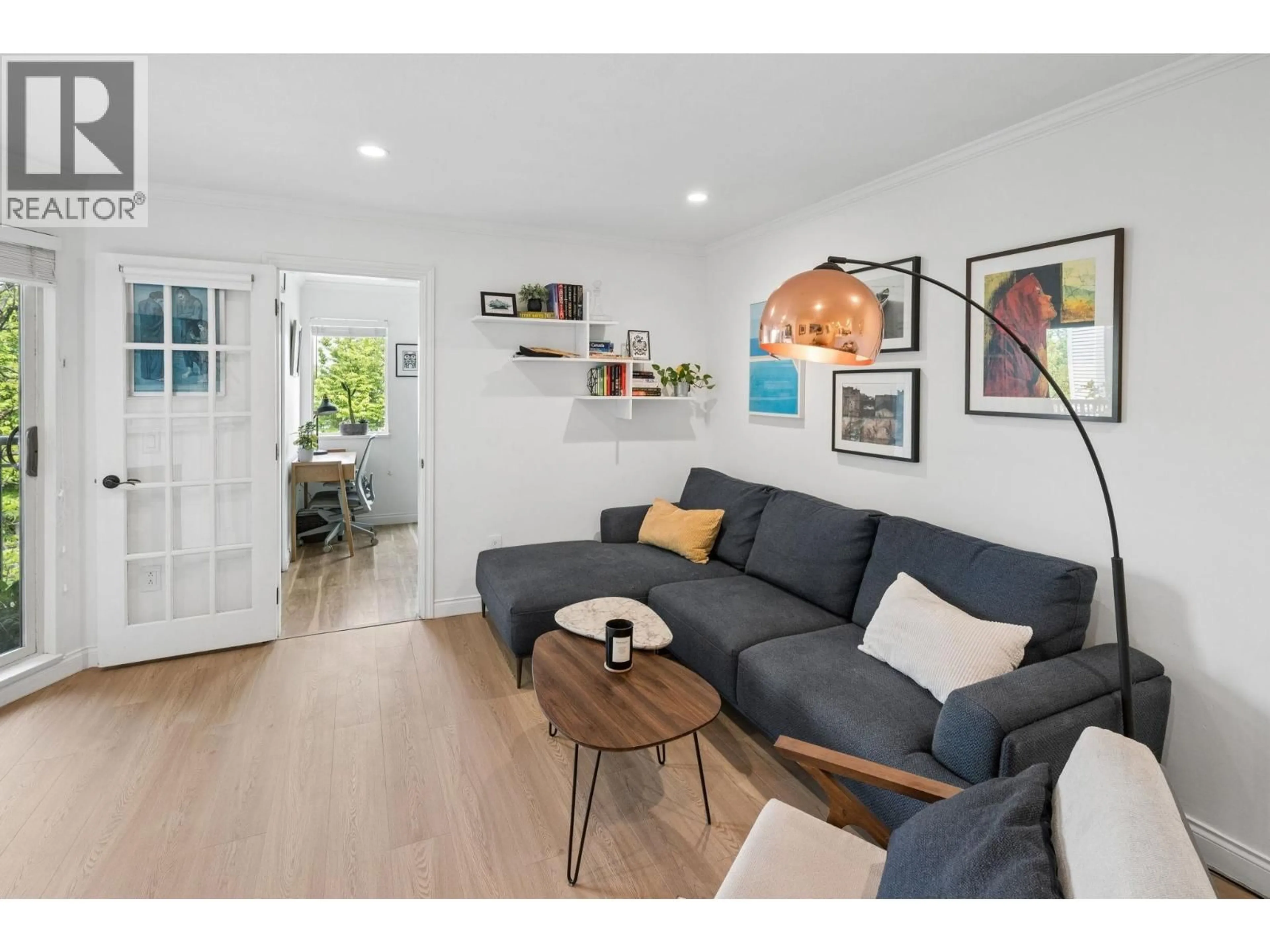 Living room with furniture, wood/laminate floor for 305 - 688 16TH AVENUE, Vancouver British Columbia V5T2V4