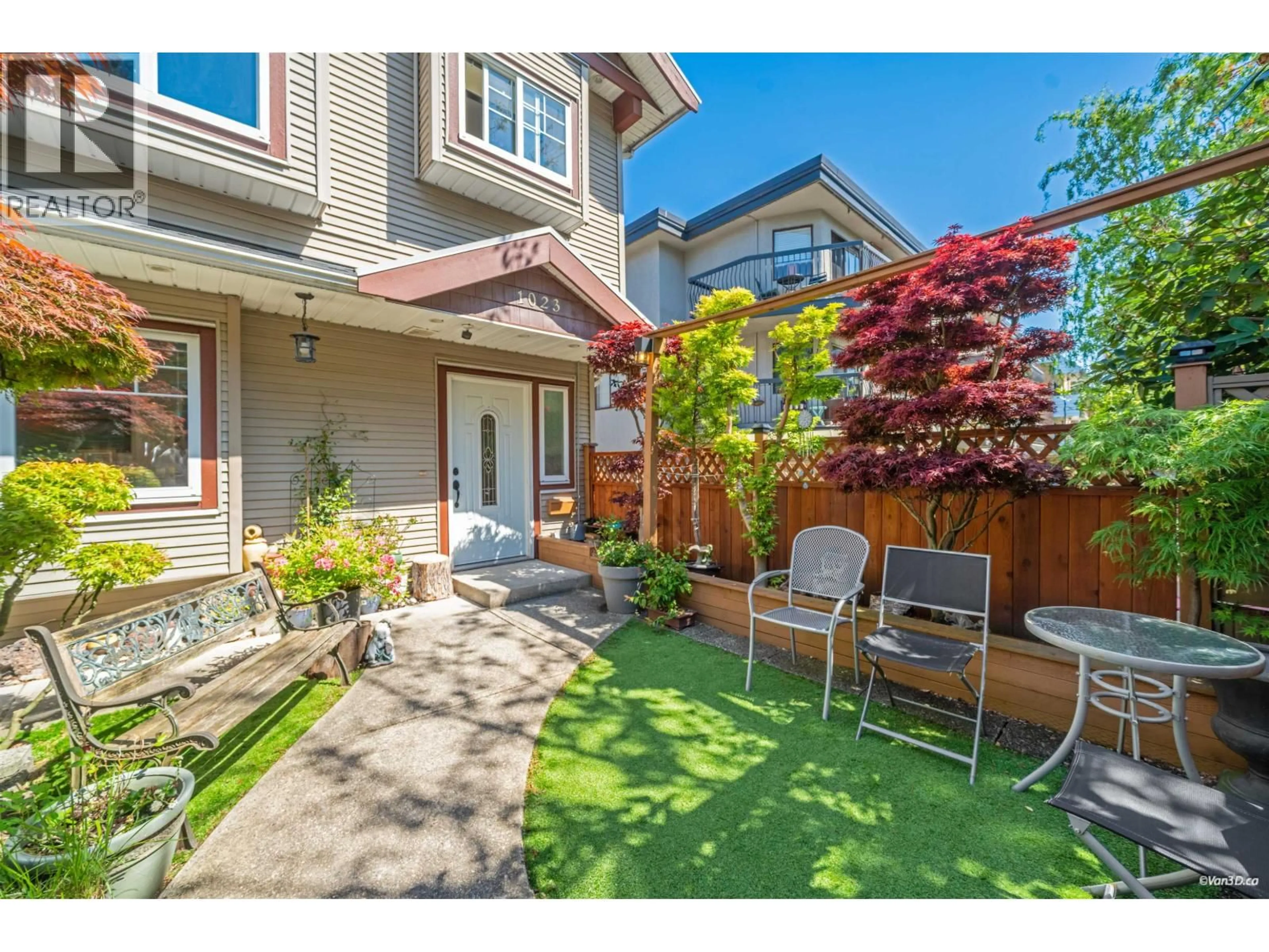 Patio, street for 1023 8TH AVENUE, Vancouver British Columbia V5T1V1
