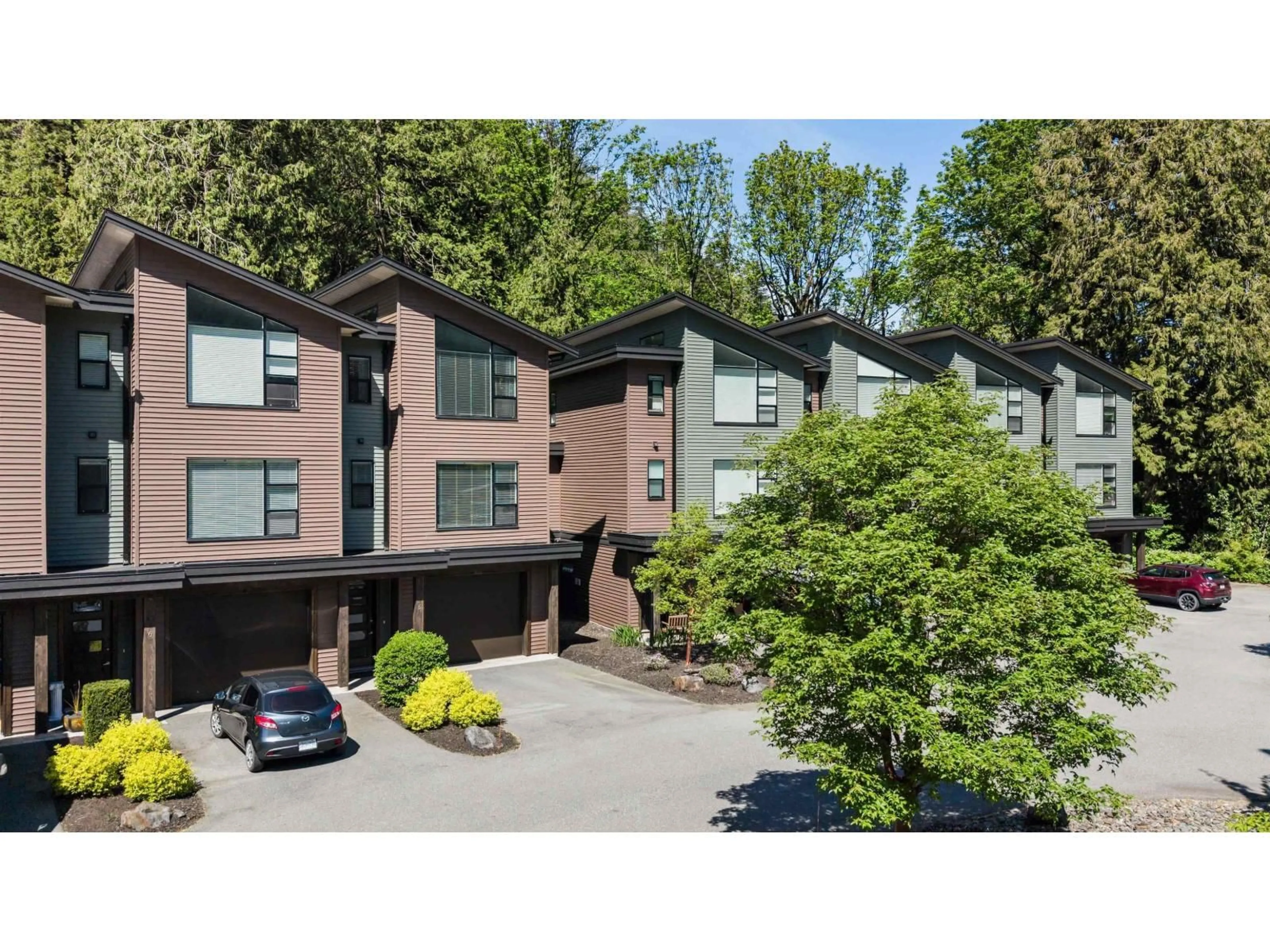 A pic from outside/outdoor area/front of a property/back of a property/a pic from drone, street for 5 - 520 HOT SPRINGS ROAD, Harrison Hot Springs British Columbia V0M1K0