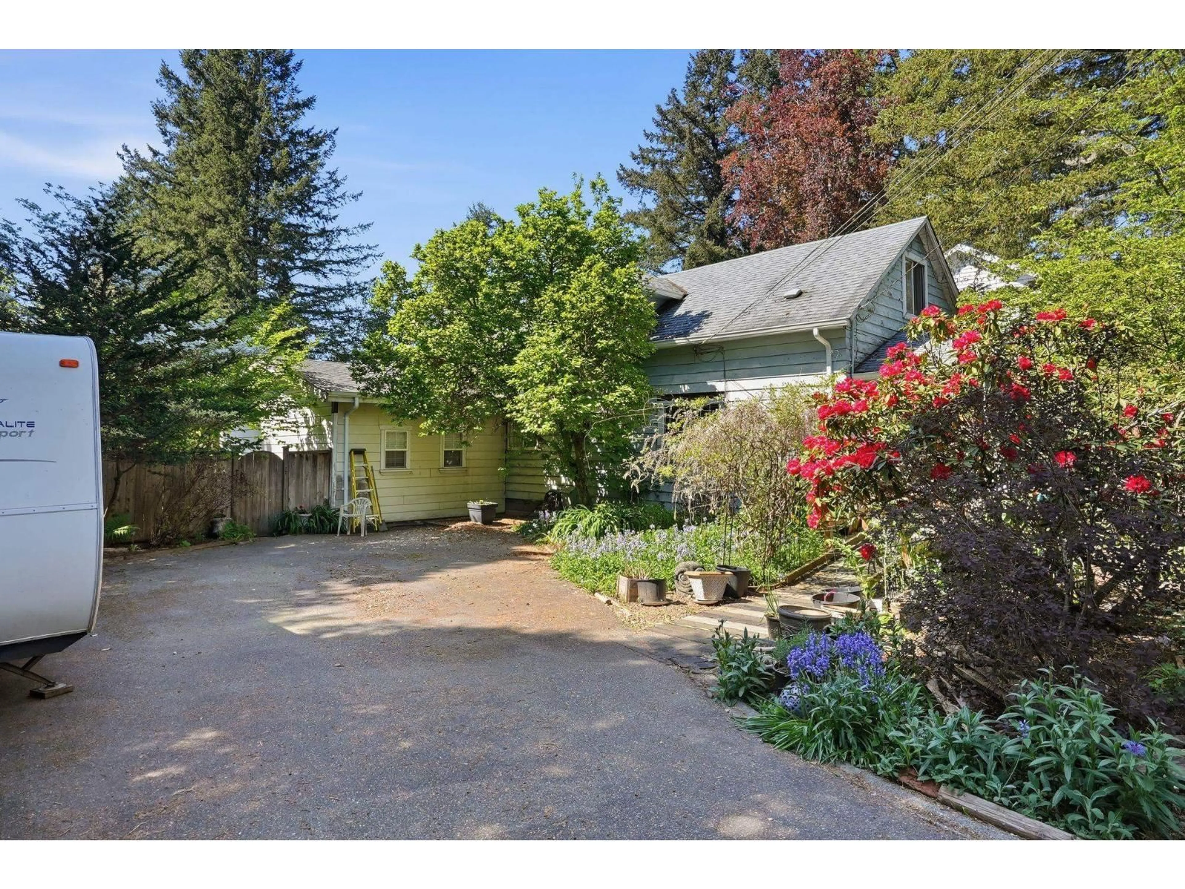 A pic from outside/outdoor area/front of a property/back of a property/a pic from drone, street for 8983 TRATTLE STREET, Langley British Columbia V1M2R6