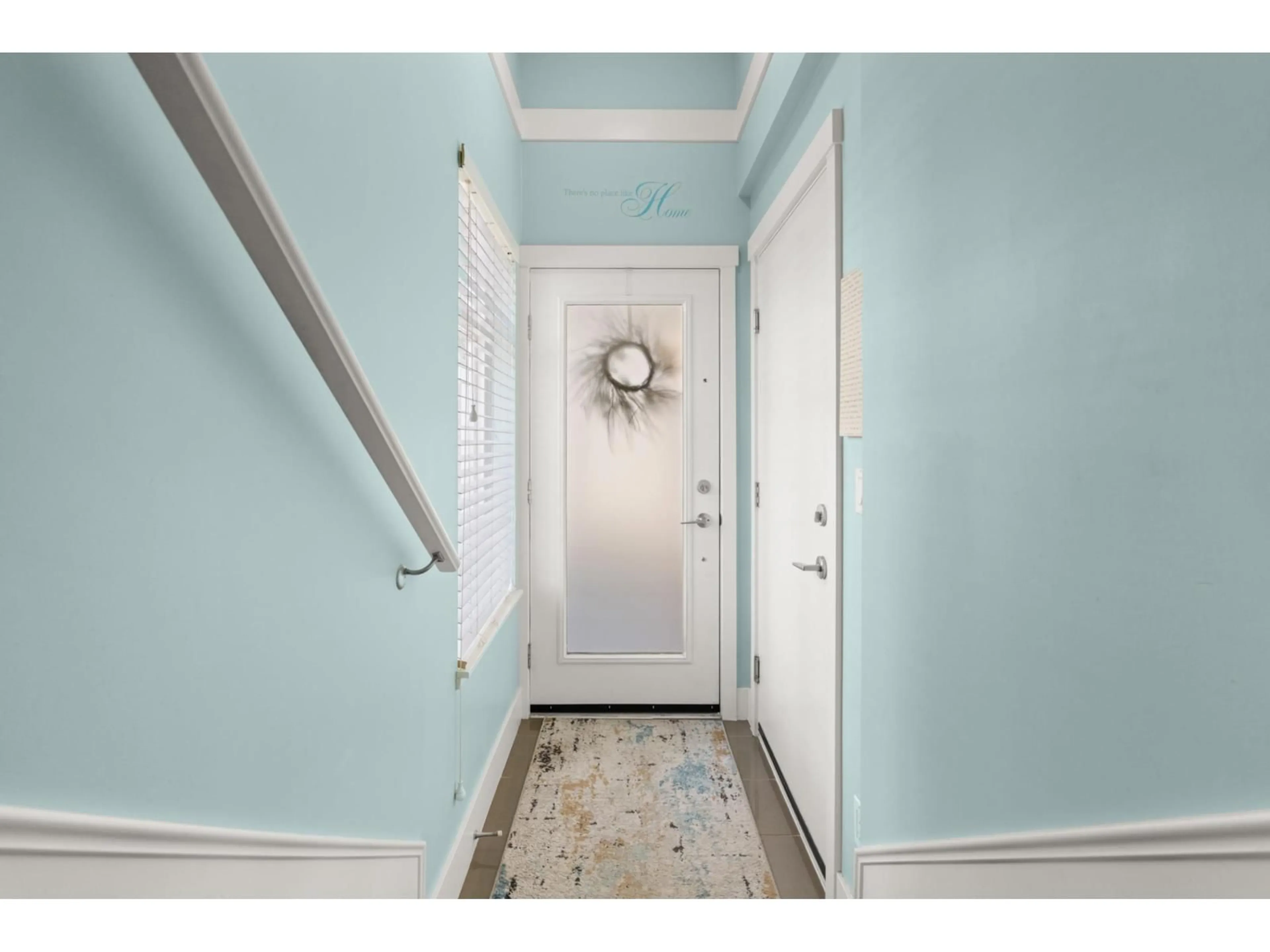 Indoor entryway for 24 - 2925 KING GEORGE BOULEVARD, Surrey British Columbia V4P1B8