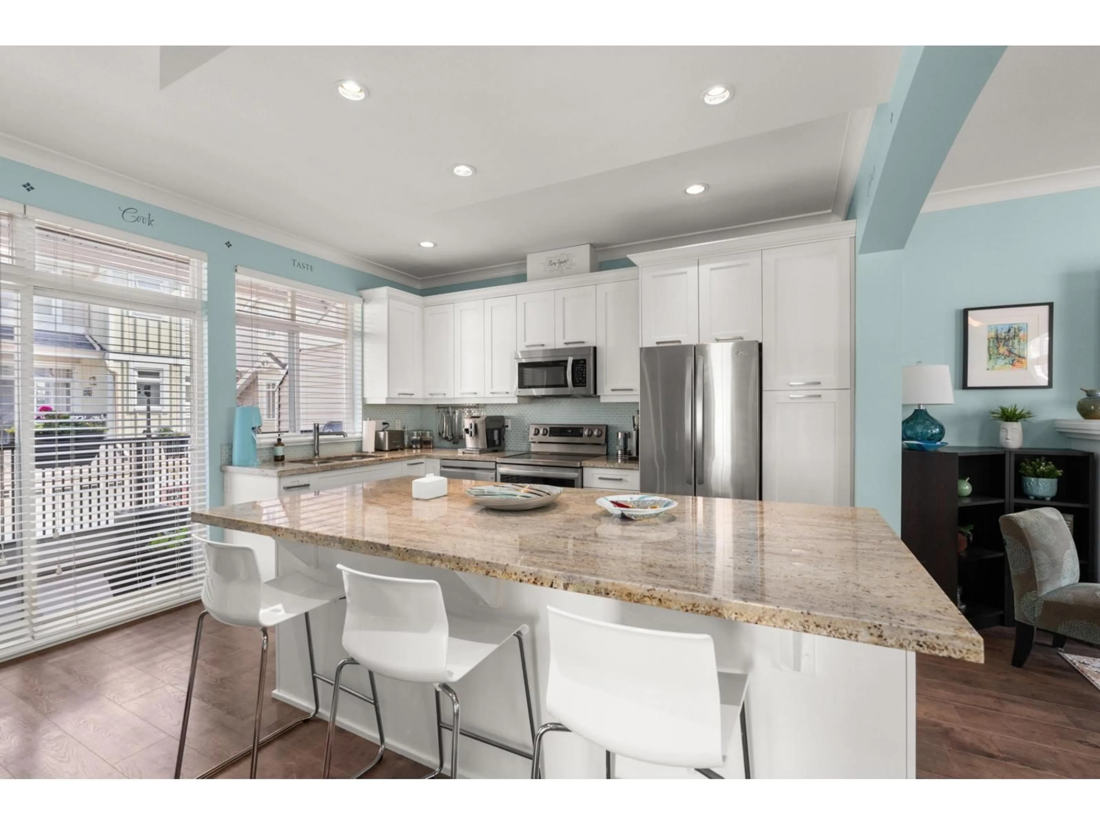 Open concept kitchen, ceramic/tile floor for 24 - 2925 KING GEORGE BOULEVARD, Surrey British Columbia V4P1B8