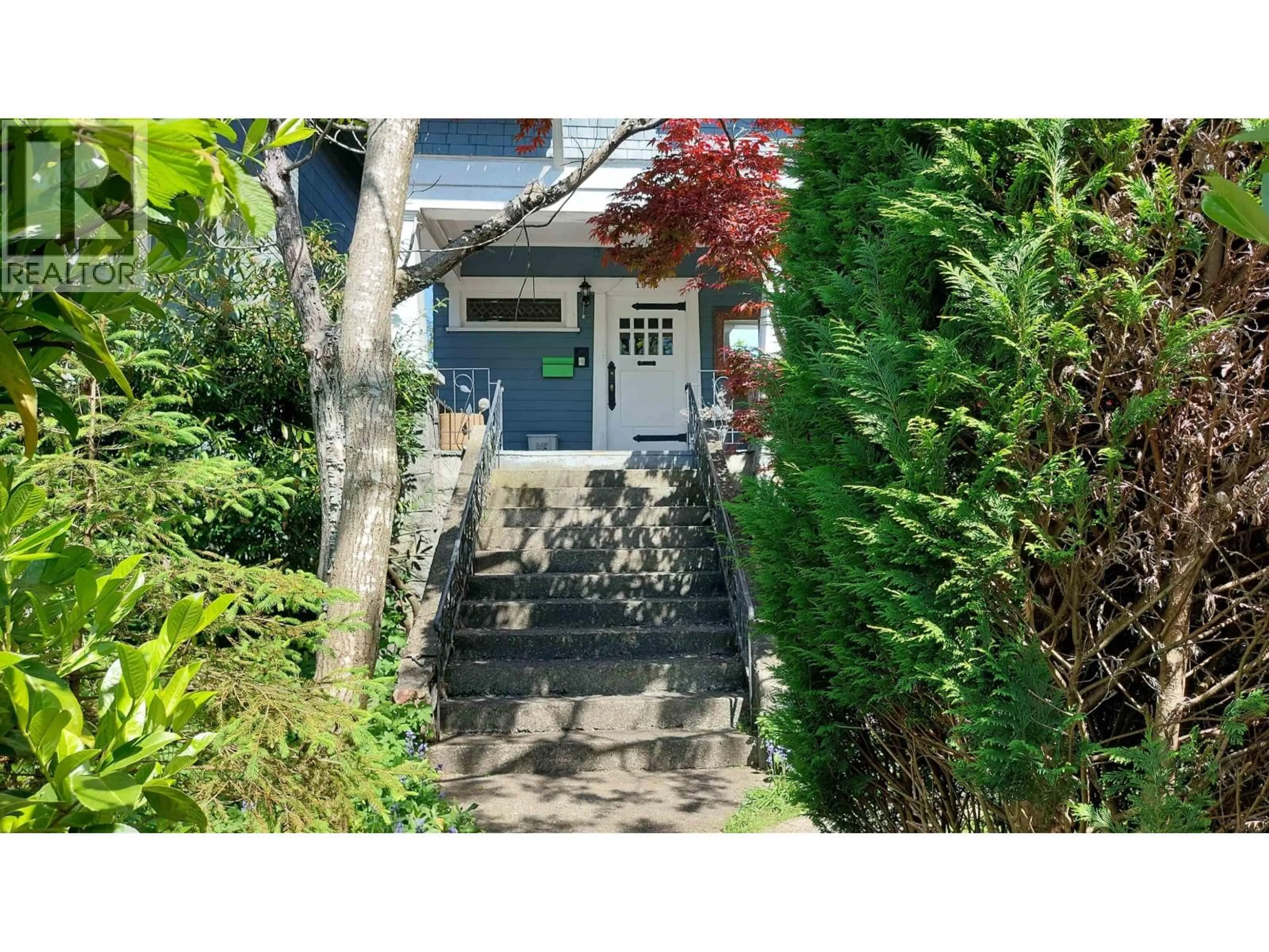 Unknown for 1951 NAPIER STREET, Vancouver British Columbia V5L2N6