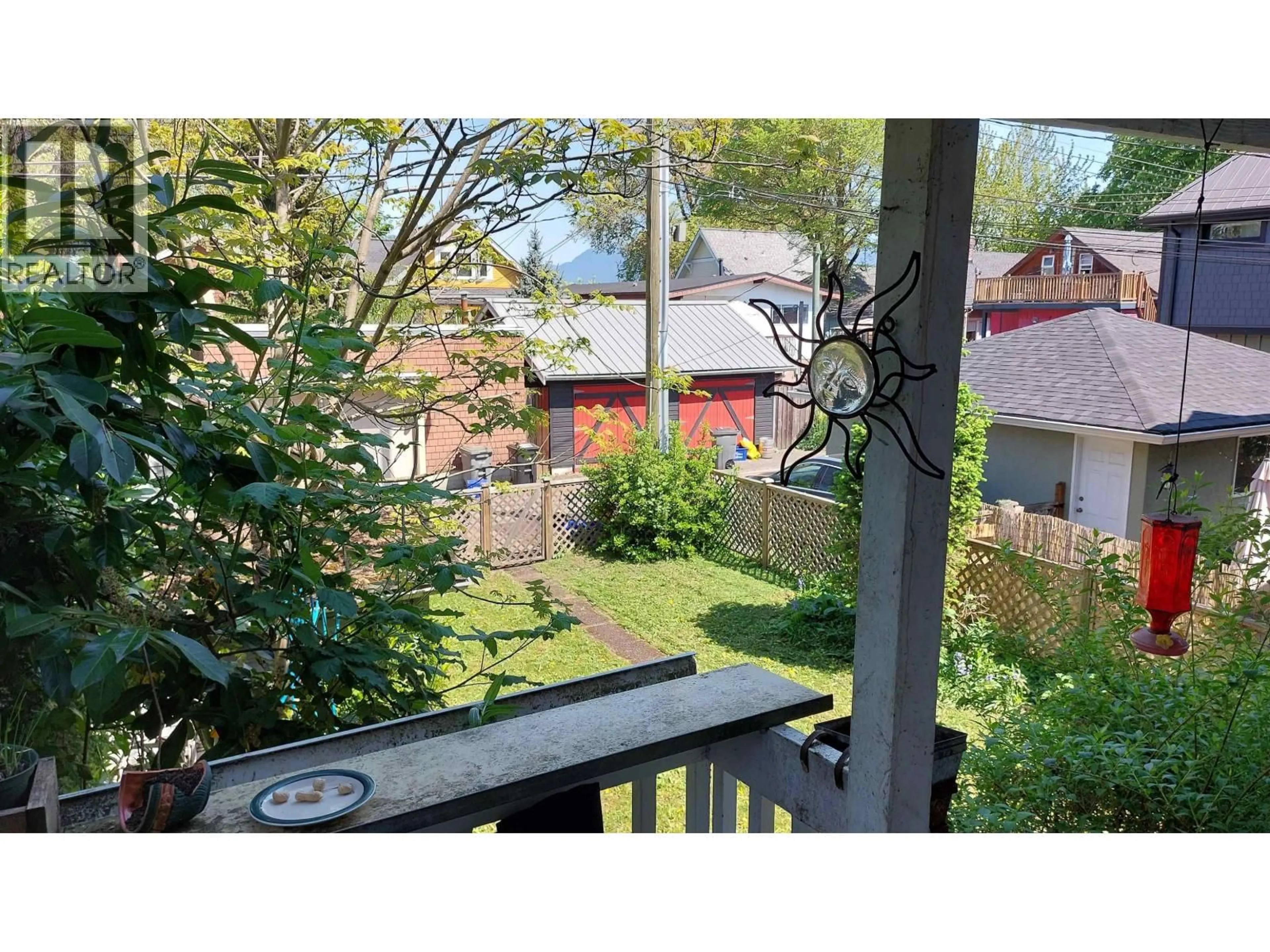 A pic from outside/outdoor area/front of a property/back of a property/a pic from drone, unknown for 1951 NAPIER STREET, Vancouver British Columbia V5L2N6