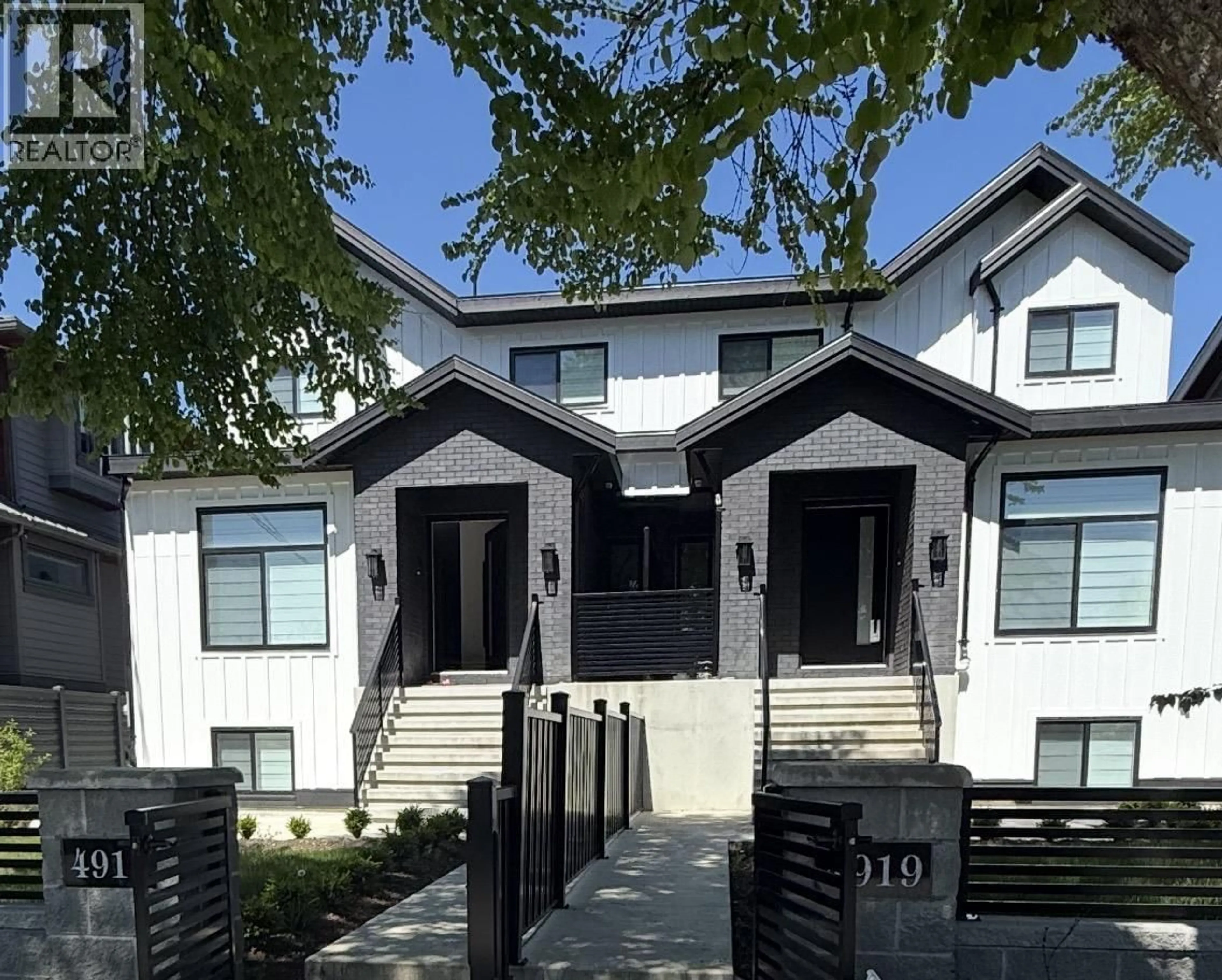 Home with vinyl exterior material, street for 4917 VENABLES STREET, Burnaby British Columbia V5B1X8