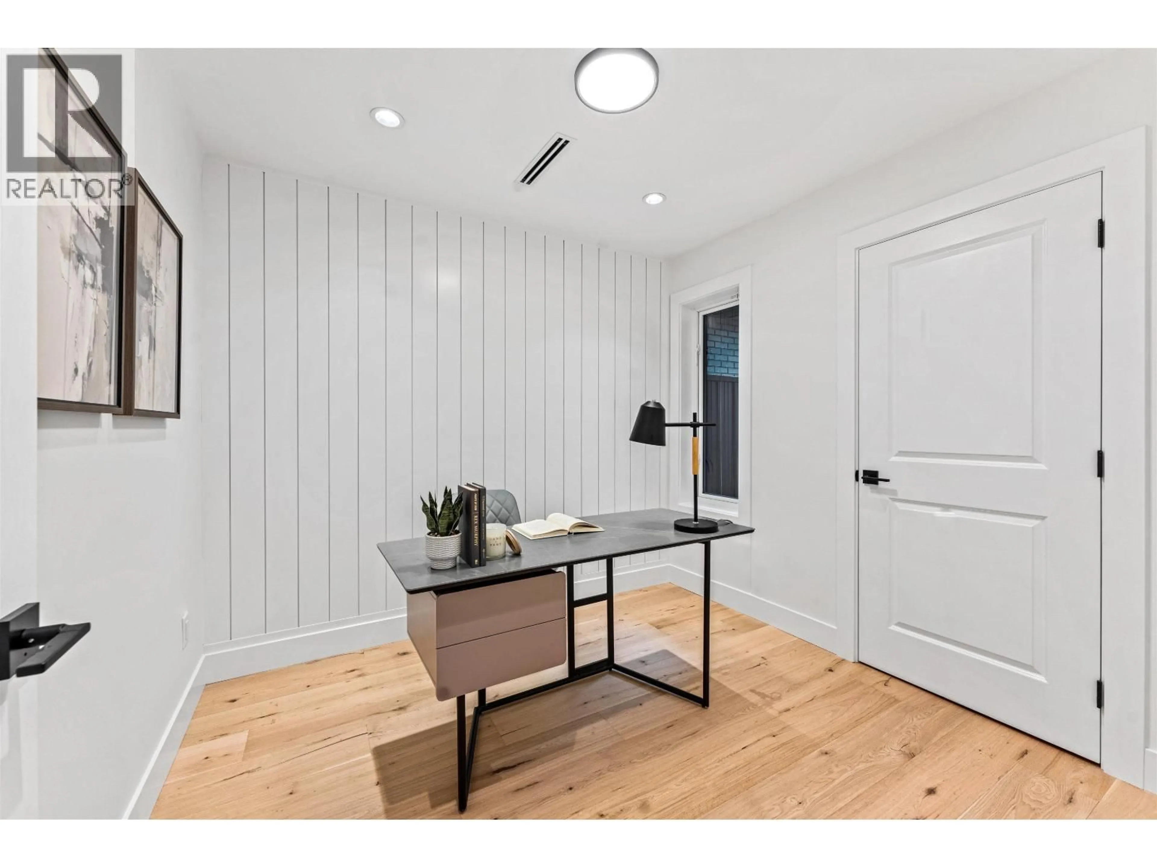 Indoor entryway for 4917 VENABLES STREET, Burnaby British Columbia V5B1X8
