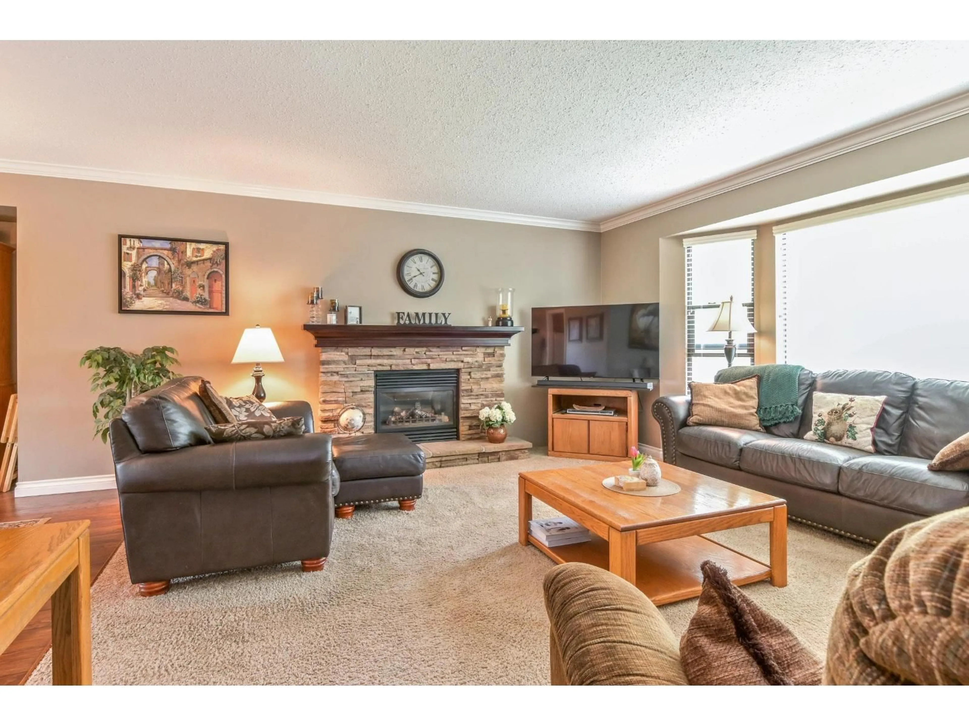 Living room with furniture, unknown for 6154 171A STREET, Surrey British Columbia V3S3Z2