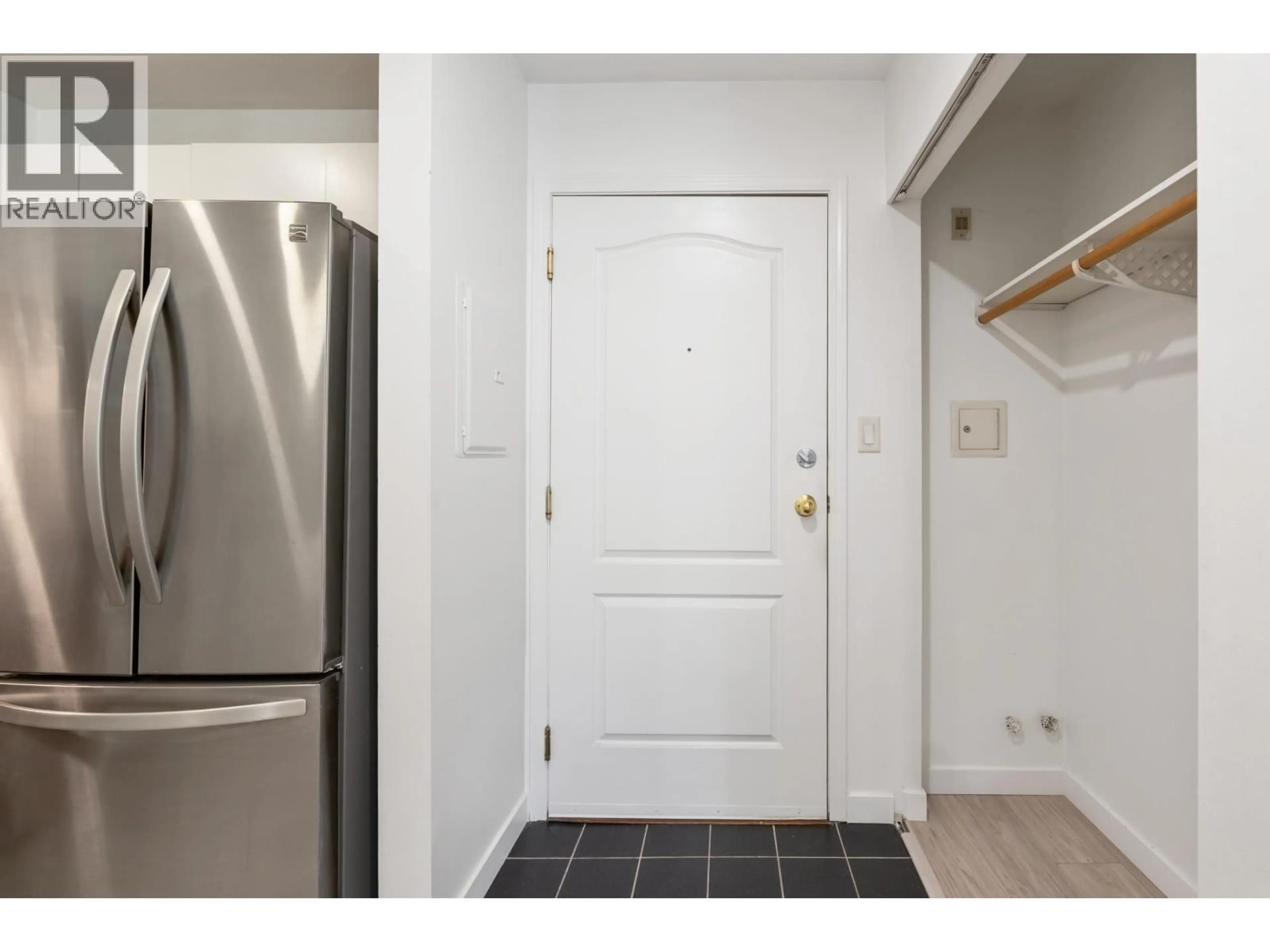 Indoor entryway for 311 - 2401 HAWTHORNE AVENUE, Port Coquitlam British Columbia V3C6E9