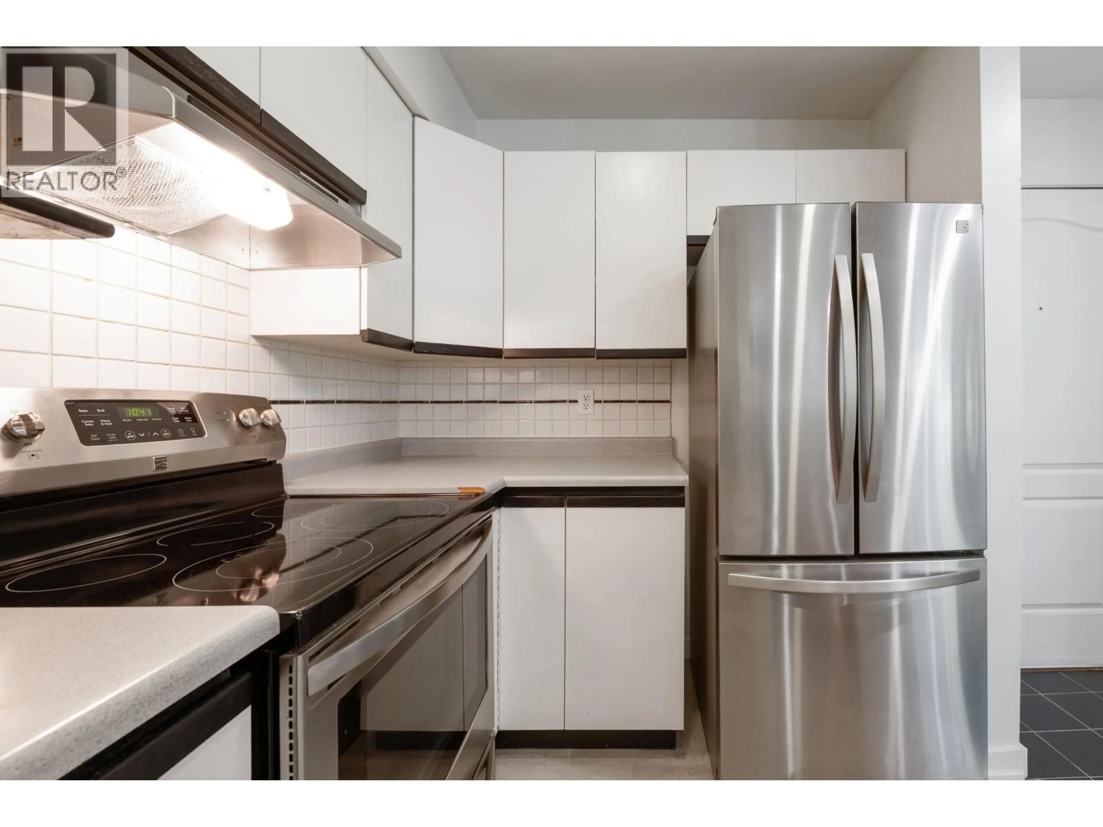 Standard kitchen, ceramic/tile floor for 311 - 2401 HAWTHORNE AVENUE, Port Coquitlam British Columbia V3C6E9