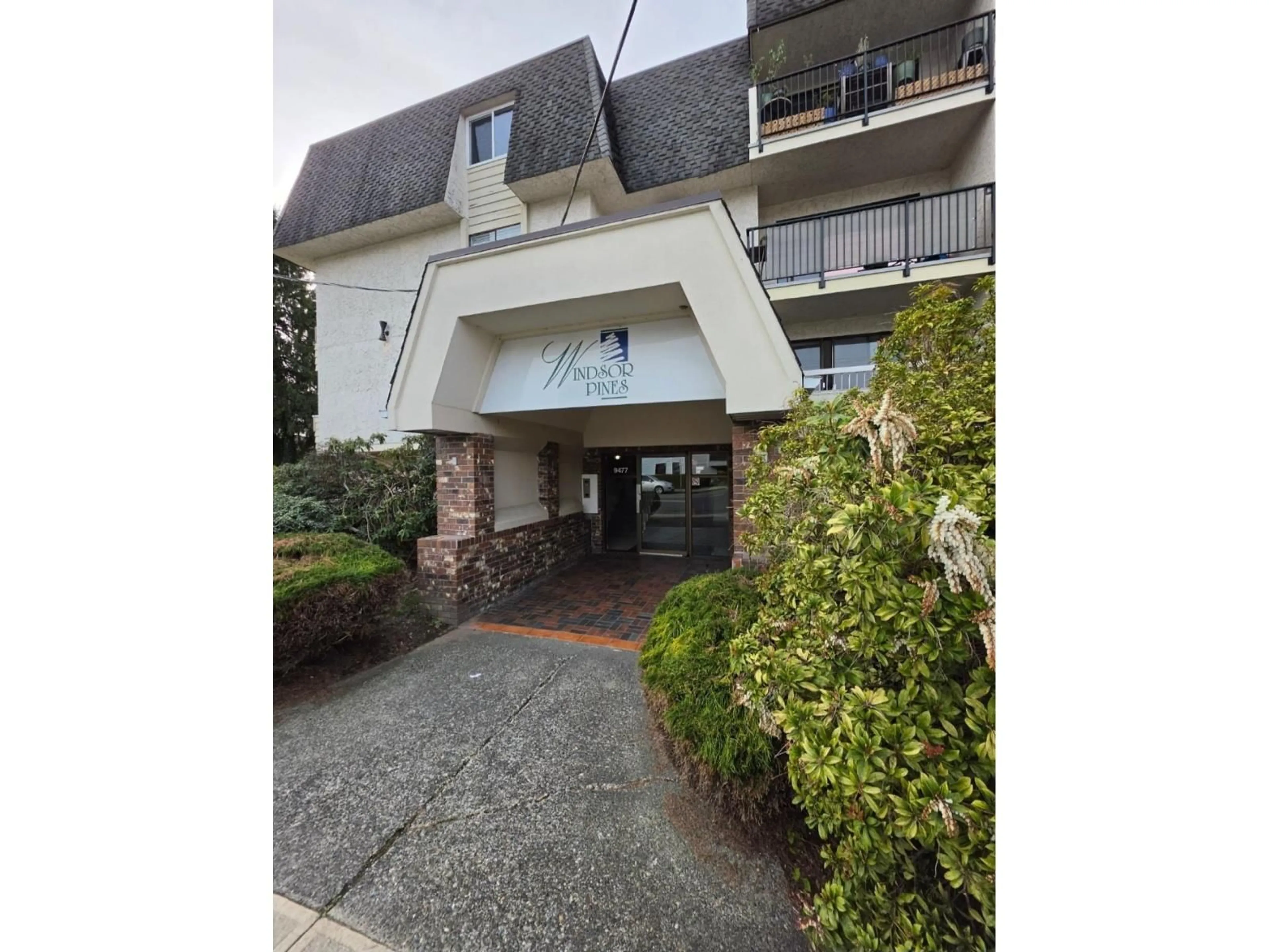 Indoor foyer for 109 - 9477 COOK STREET, Chilliwack British Columbia V2P4J8