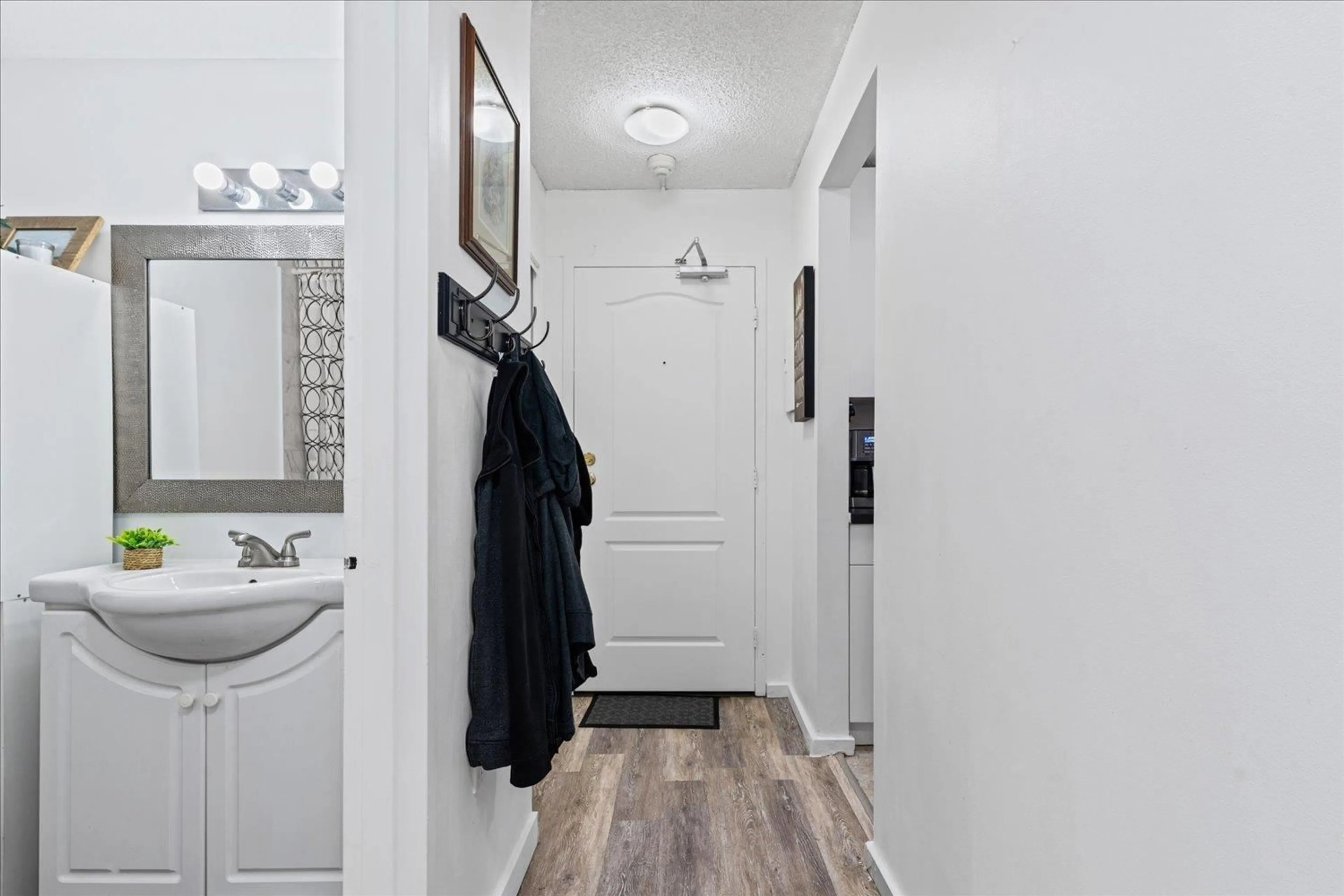 Indoor entryway for 109 - 9477 COOK STREET, Chilliwack British Columbia V2P4J8
