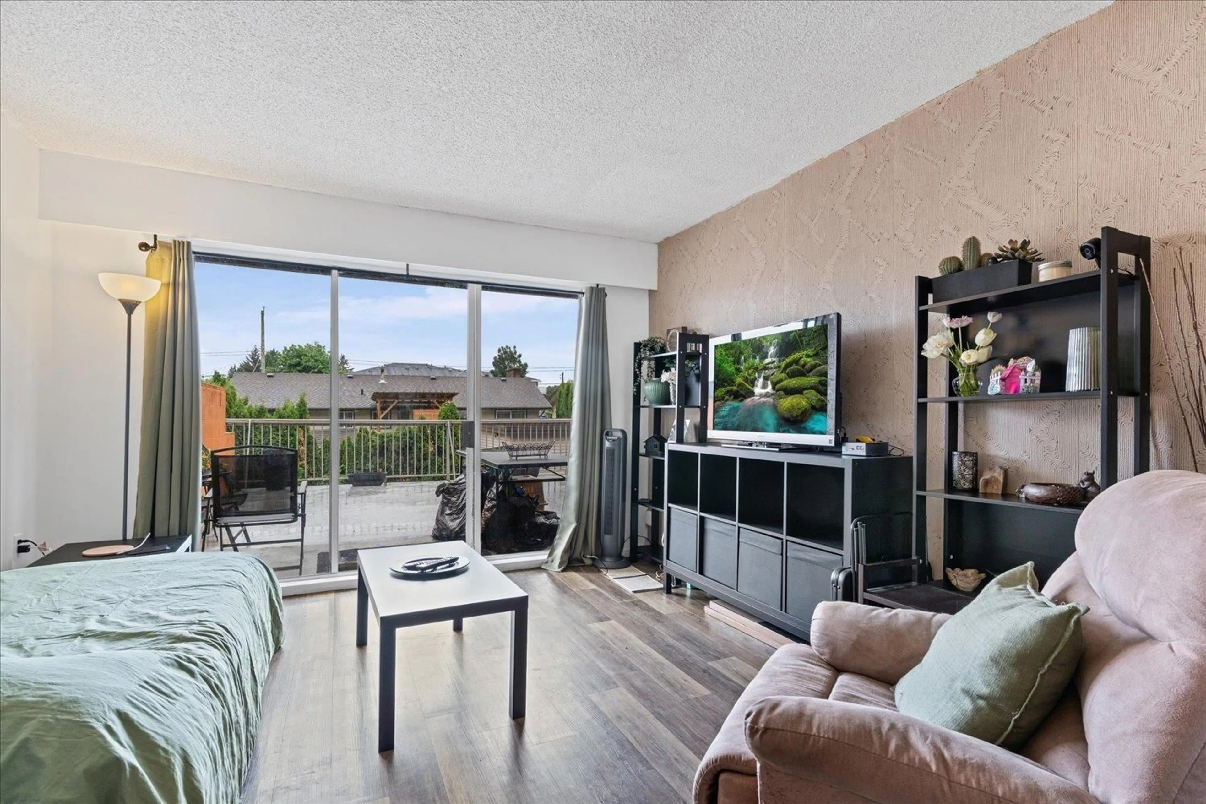 Living room with furniture, unknown for 109 - 9477 COOK STREET, Chilliwack British Columbia V2P4J8