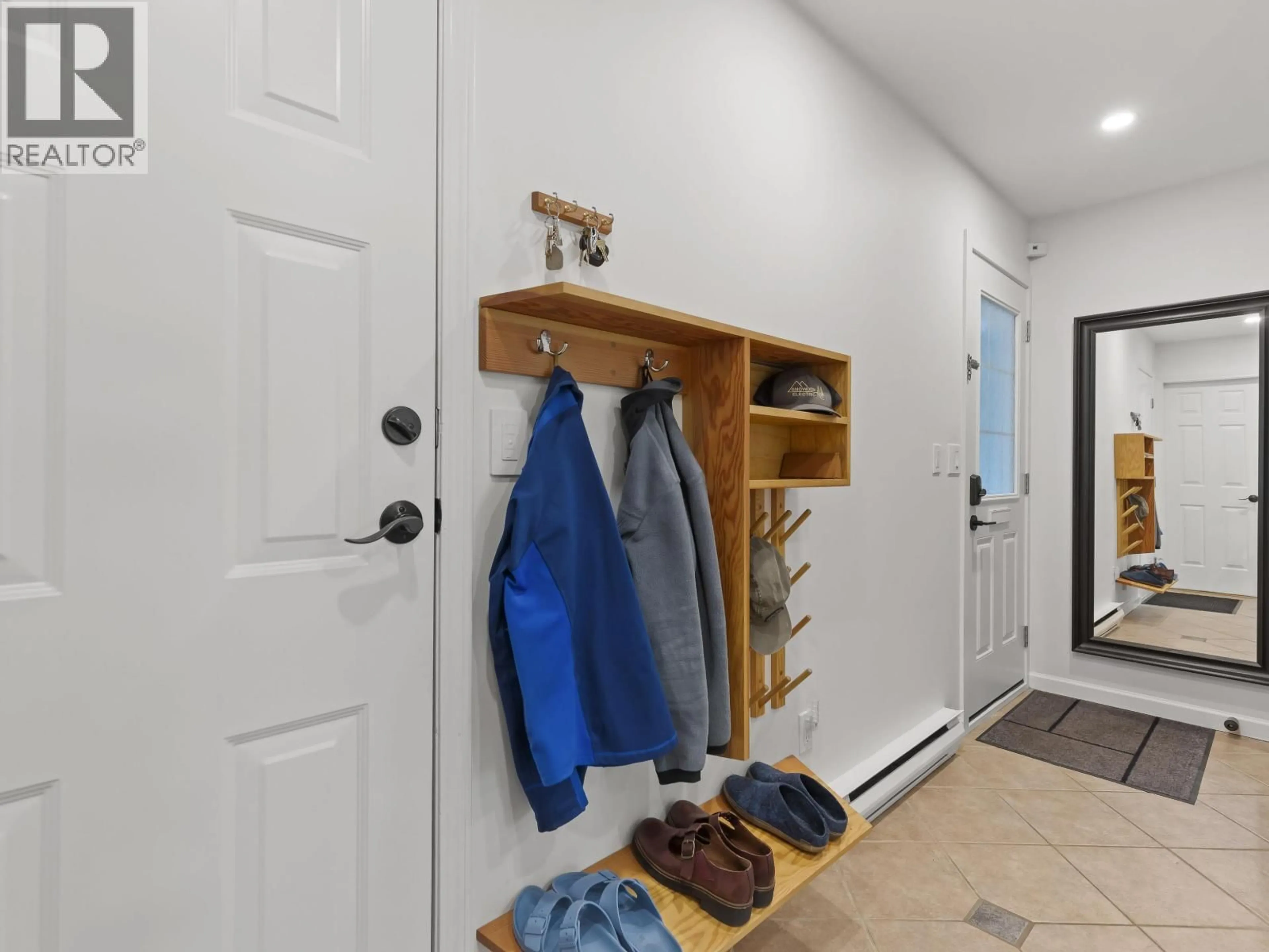 Indoor entryway for 1485 KITCHENER STREET, Vancouver British Columbia V5L2V7