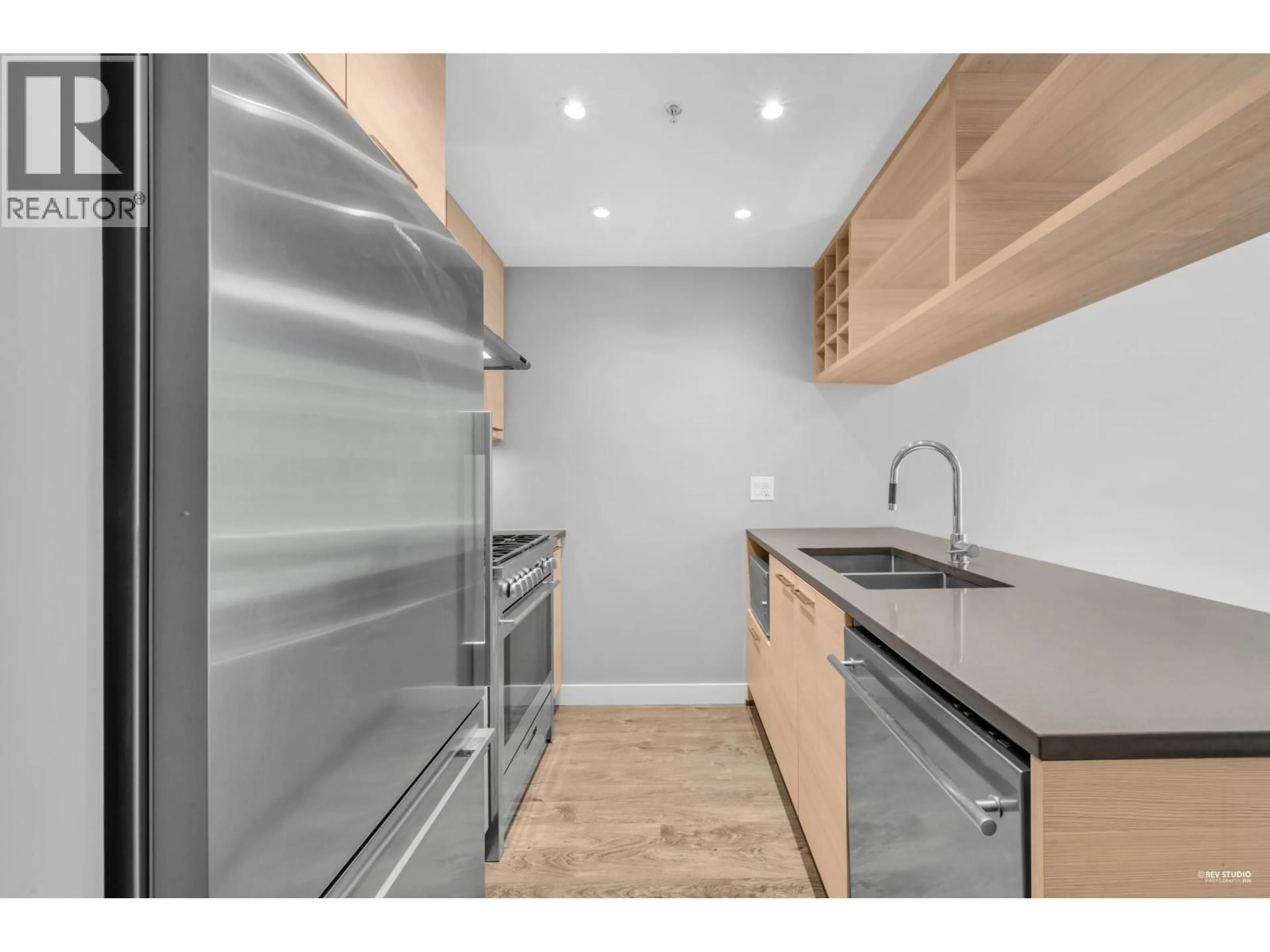 Standard kitchen, wood/laminate floor for 619 - 6188 NO. 3 ROAD, Richmond British Columbia V6Y0J3
