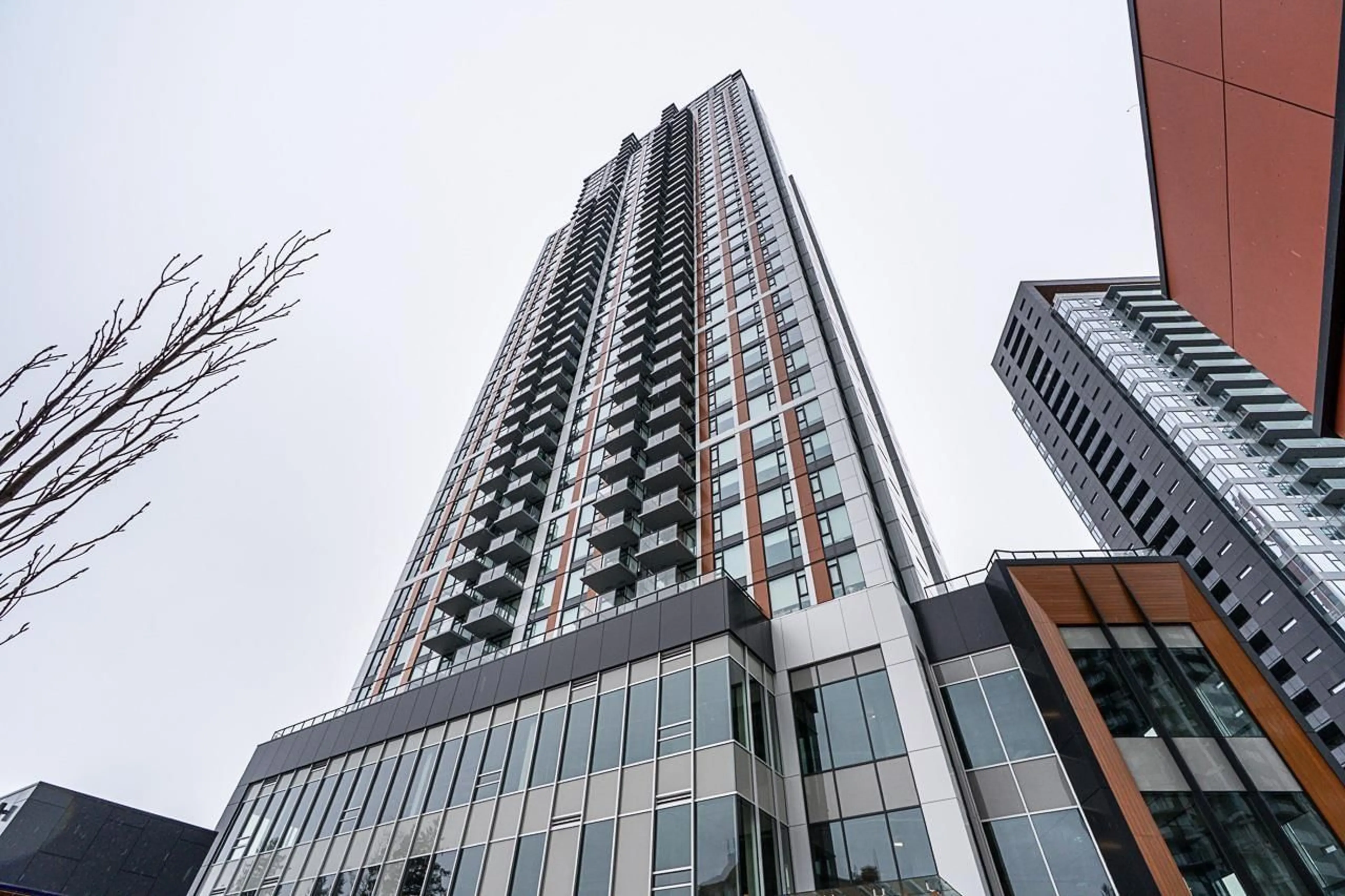Indoor foyer for 1704 - 13745 GEORGE JUNCTION, Surrey British Columbia V3T0R1