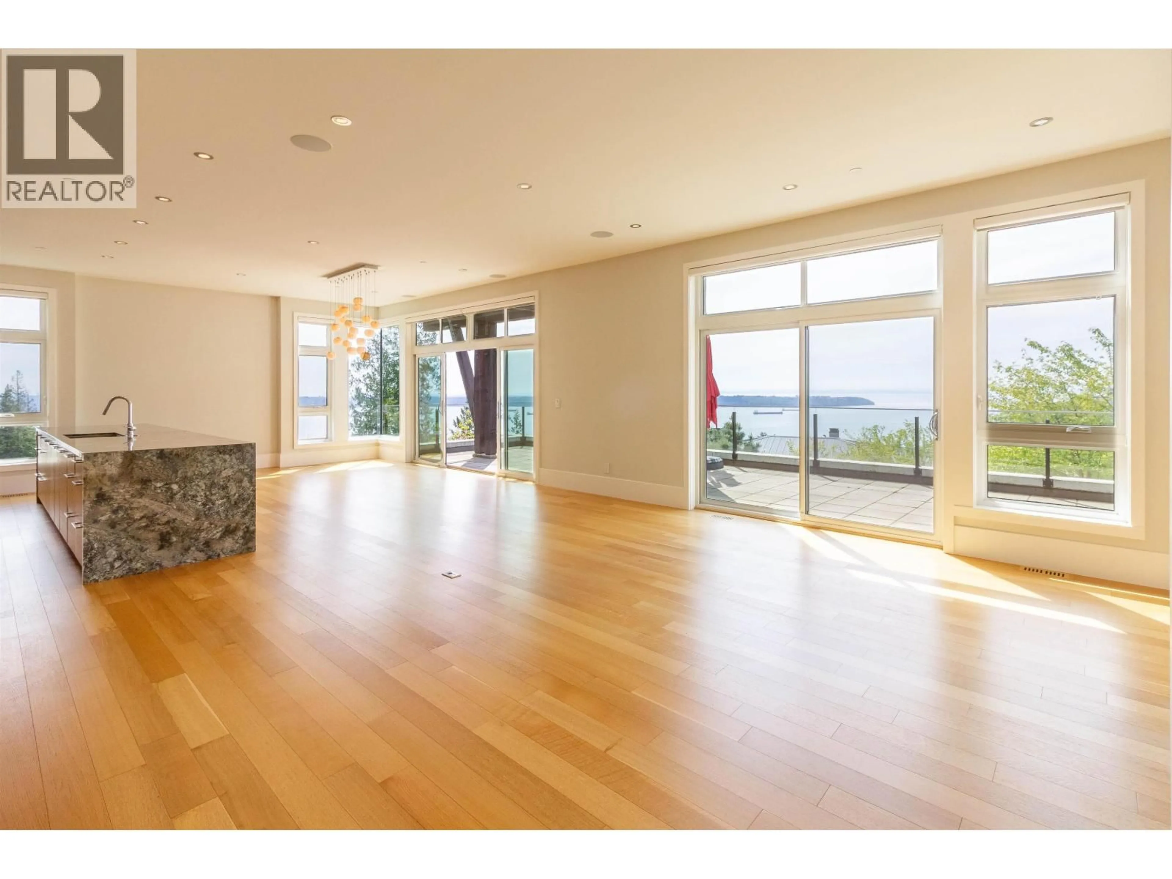 Indoor foyer for 2948 BURFIELD PLACE, West Vancouver British Columbia V7S0A9
