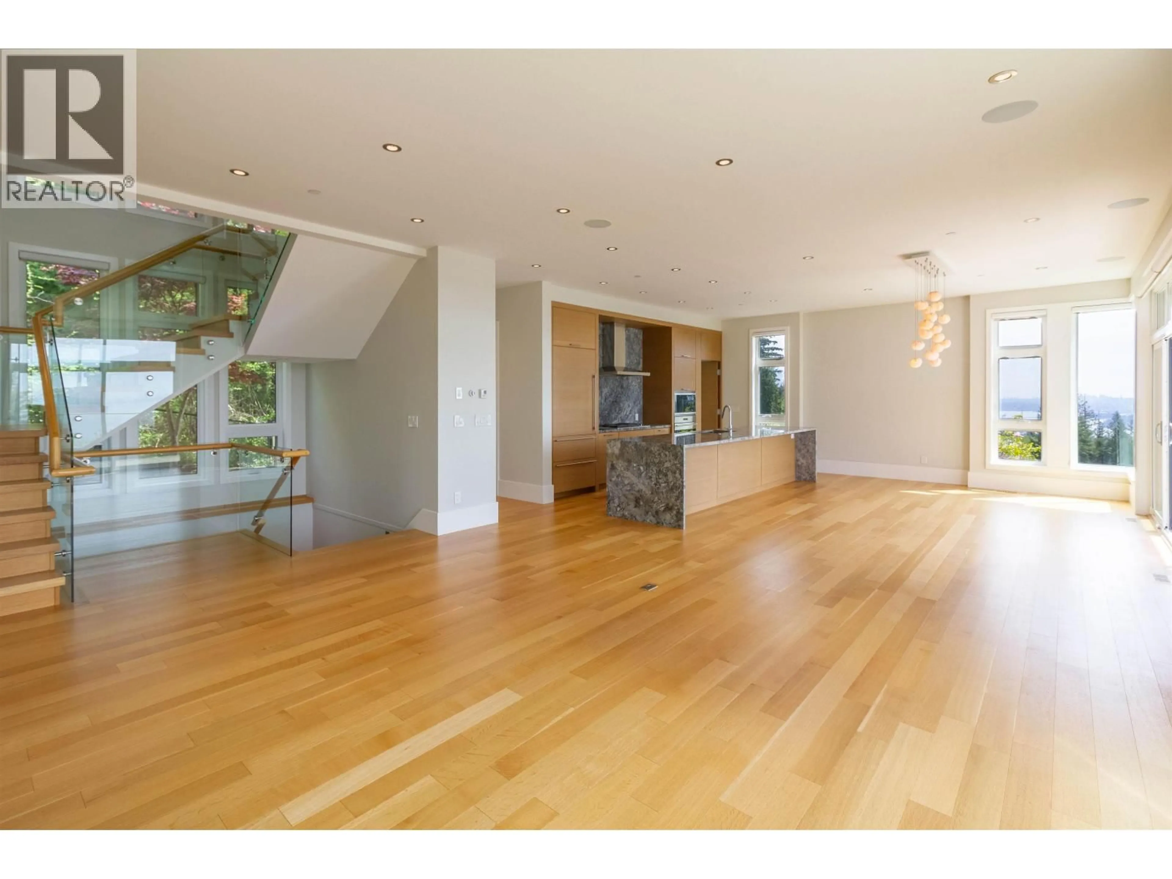 Indoor foyer for 2948 BURFIELD PLACE, West Vancouver British Columbia V7S0A9
