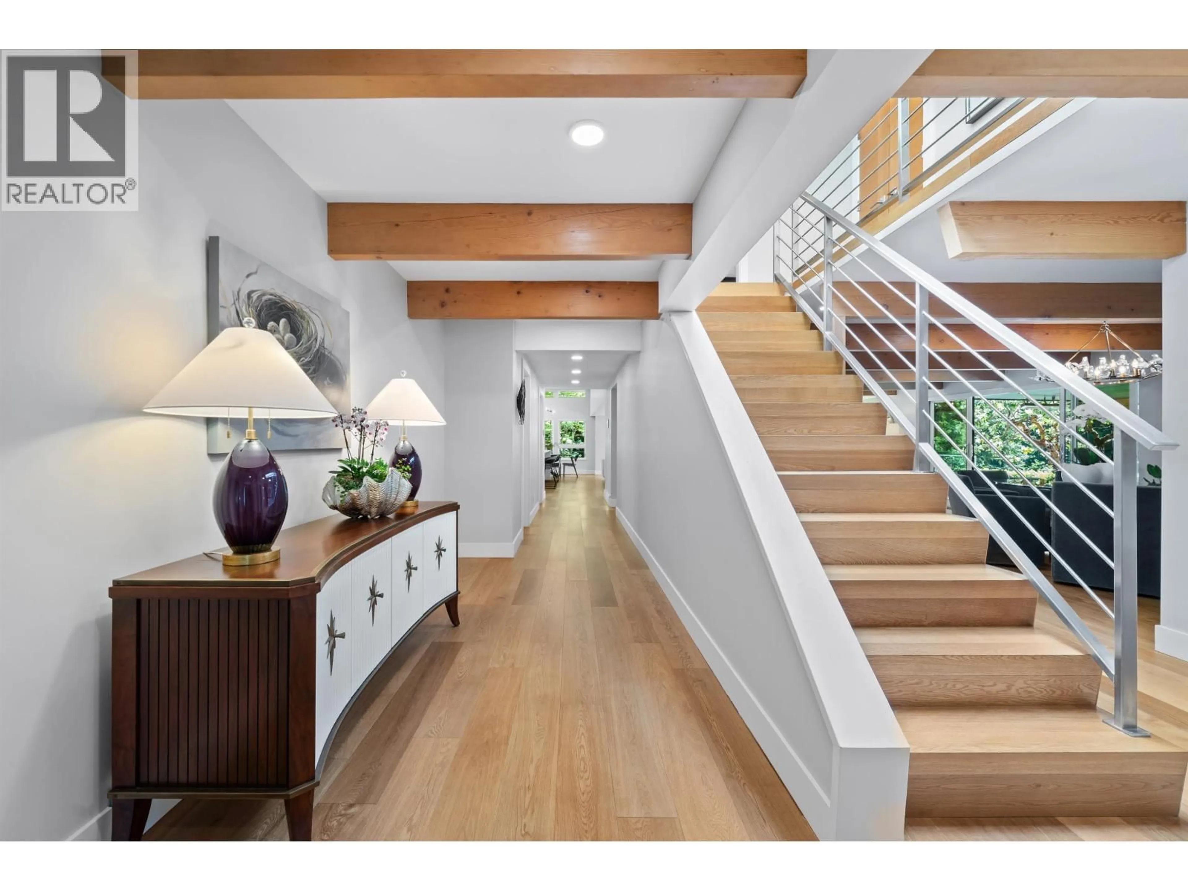 Indoor entryway for 6184 EASTMONT DRIVE, West Vancouver British Columbia V7W1X3