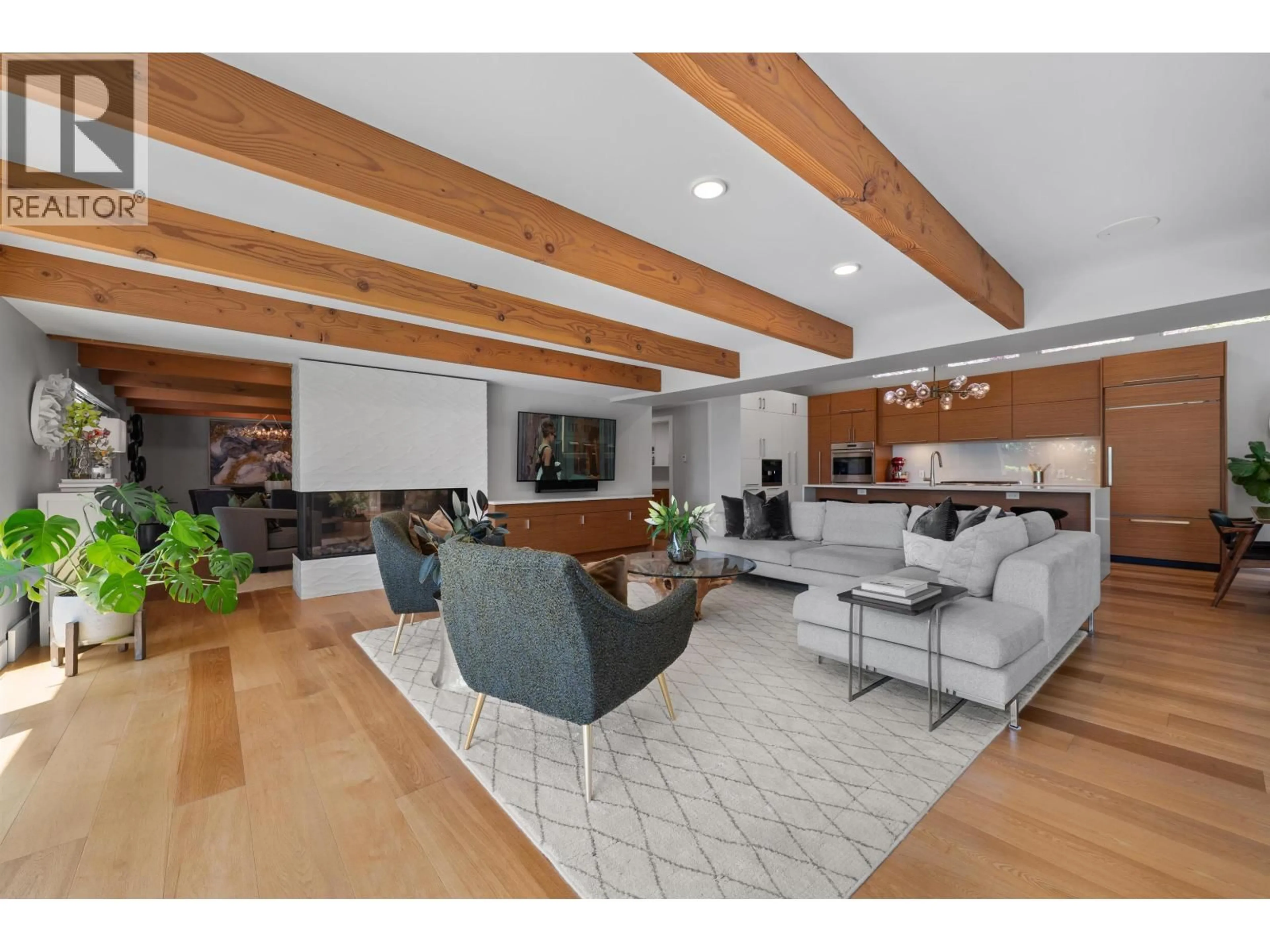 Living room with furniture, wood/laminate floor for 6184 EASTMONT DRIVE, West Vancouver British Columbia V7W1X3