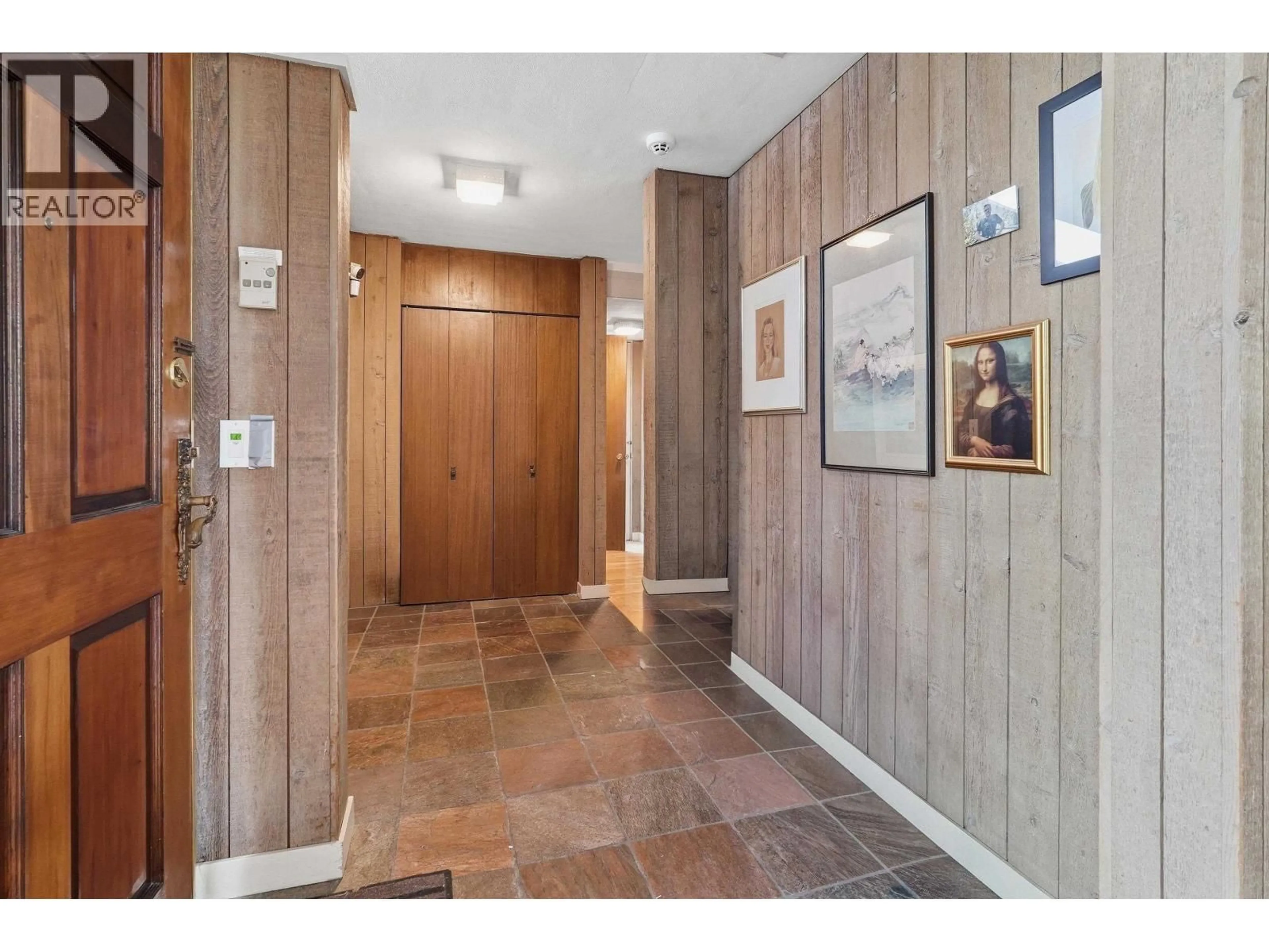 Indoor foyer for 792 54TH AVENUE, Vancouver British Columbia V6P1M5