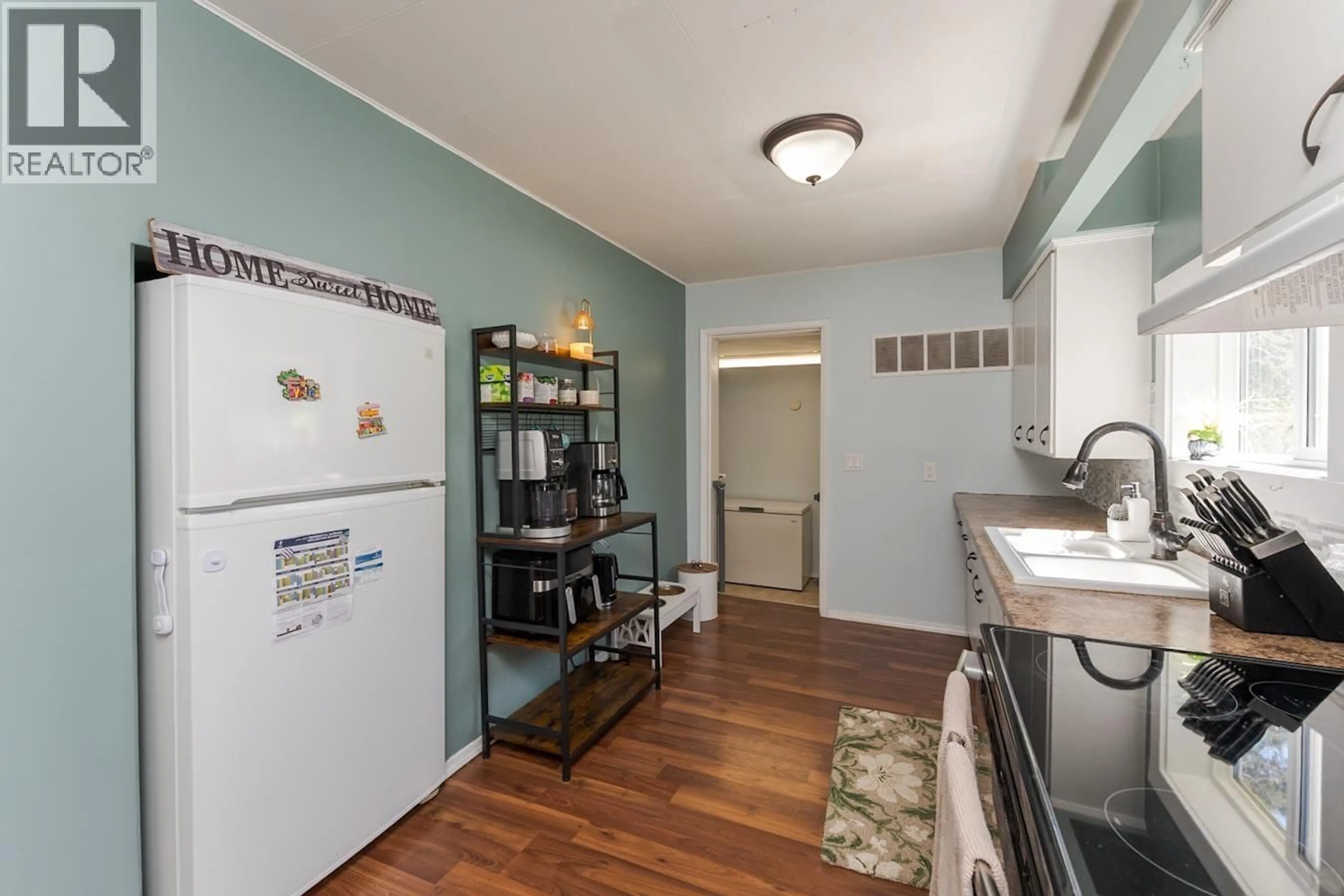 Standard kitchen, unknown for 2839 MINOTTI DRIVE, Prince George British Columbia V2K1T5