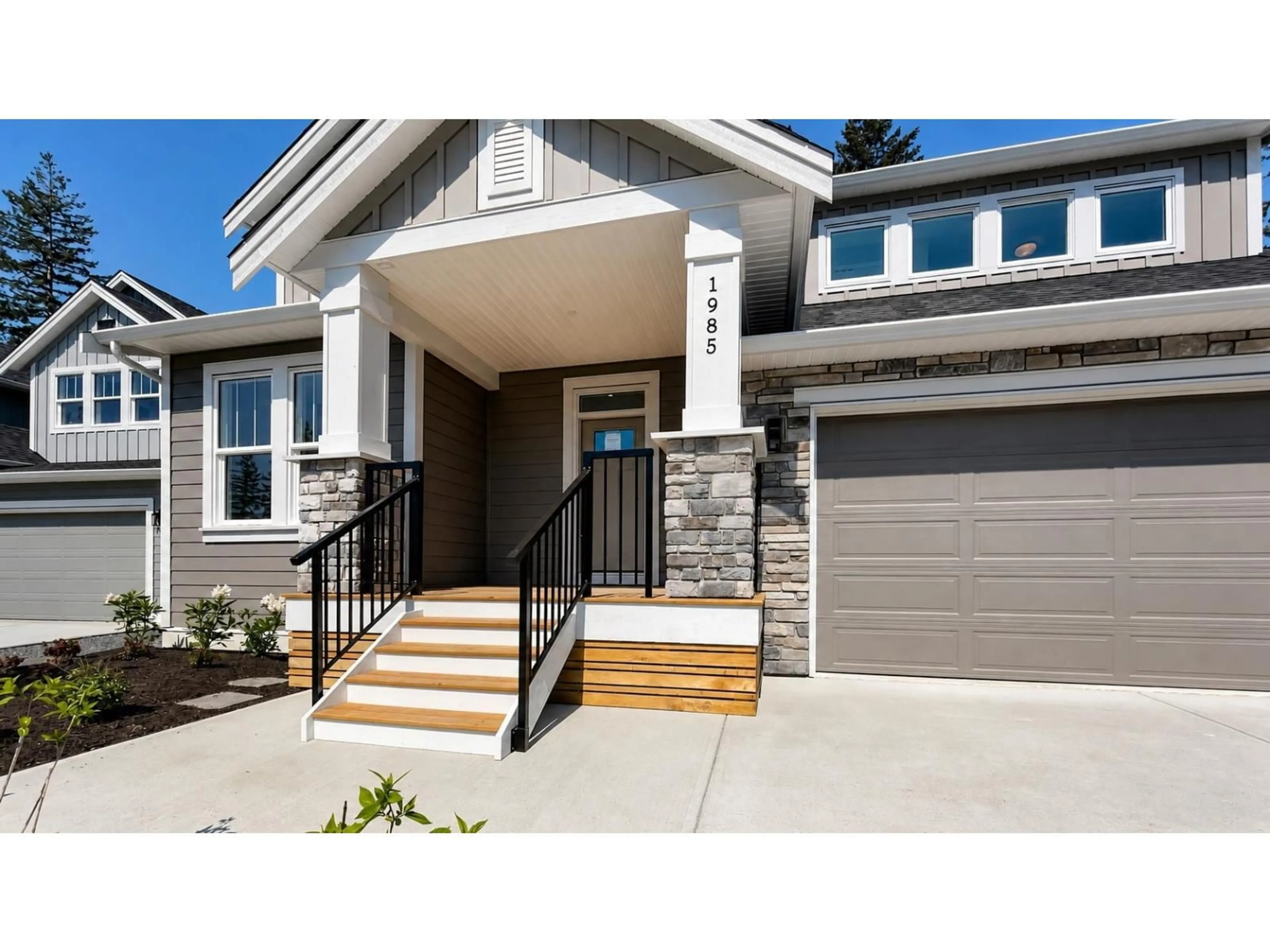 Home with vinyl exterior material, street for 1985 SPARROW HAWK PLACE, Agassiz British Columbia V0M1A1