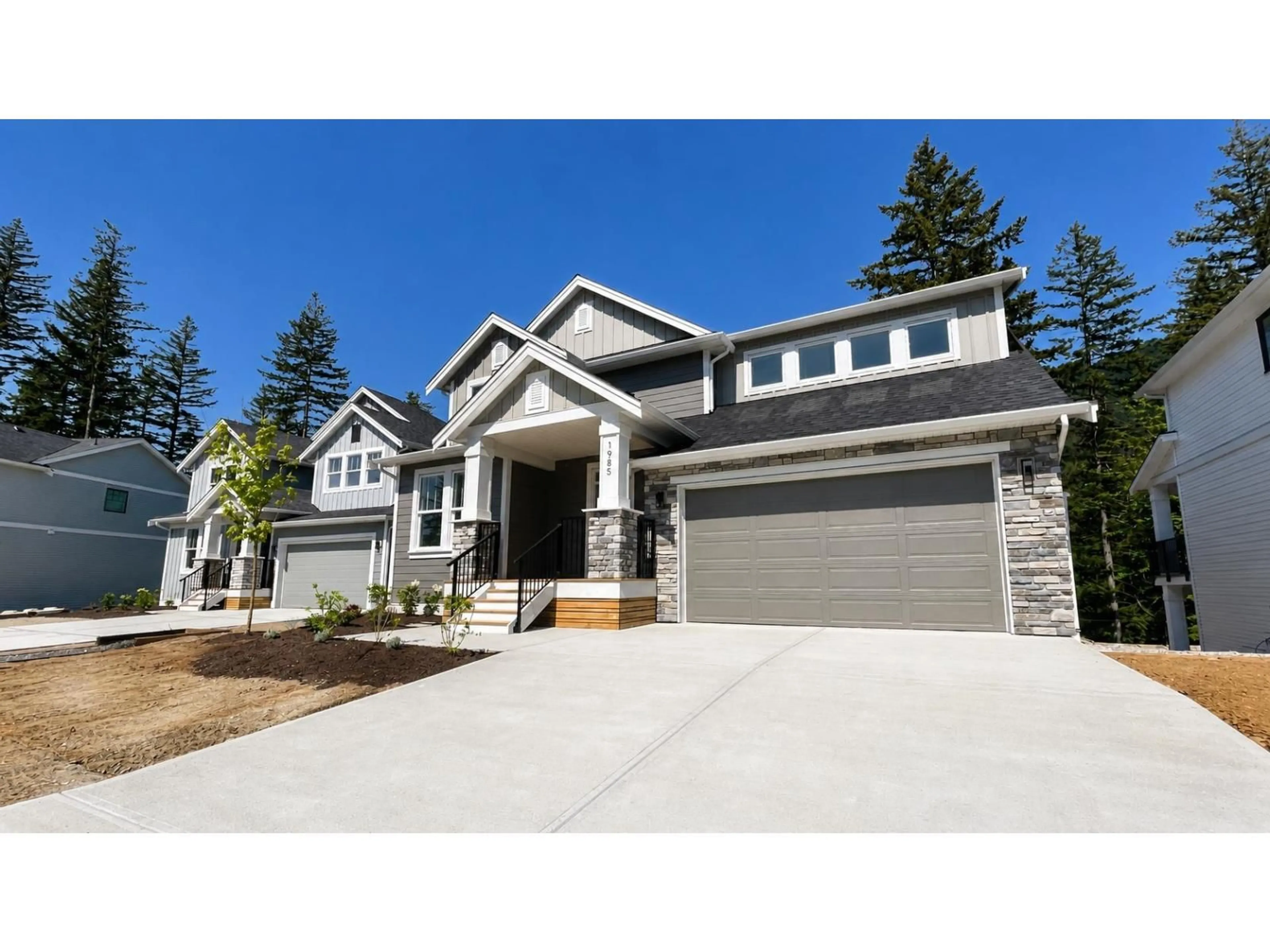 Home with vinyl exterior material, street for 1985 SPARROW HAWK PLACE, Agassiz British Columbia V0M1A1