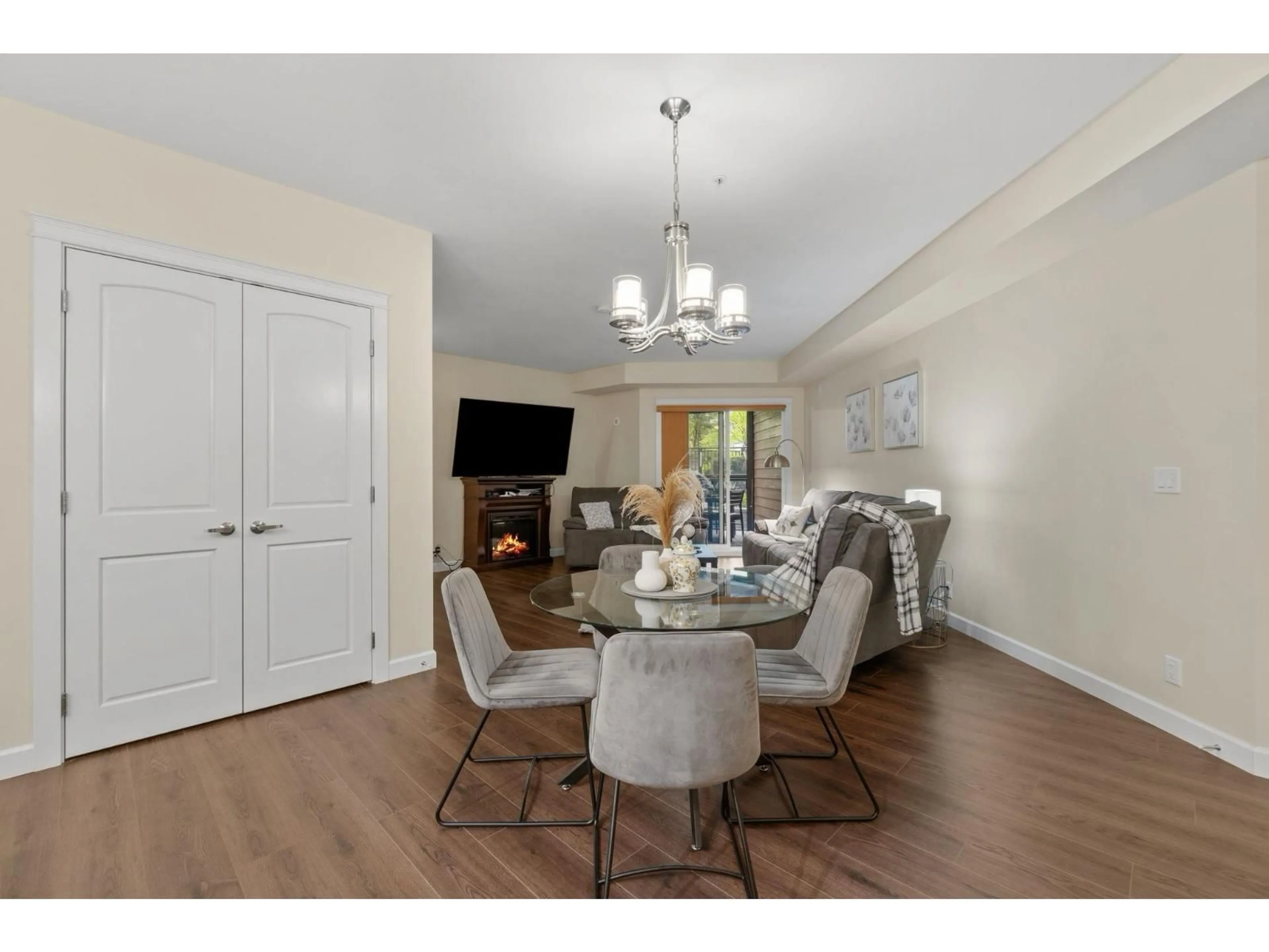 Dining room, wood/laminate floor for 208 - 20376 86 AVENUE, Langley British Columbia V2Y3P8