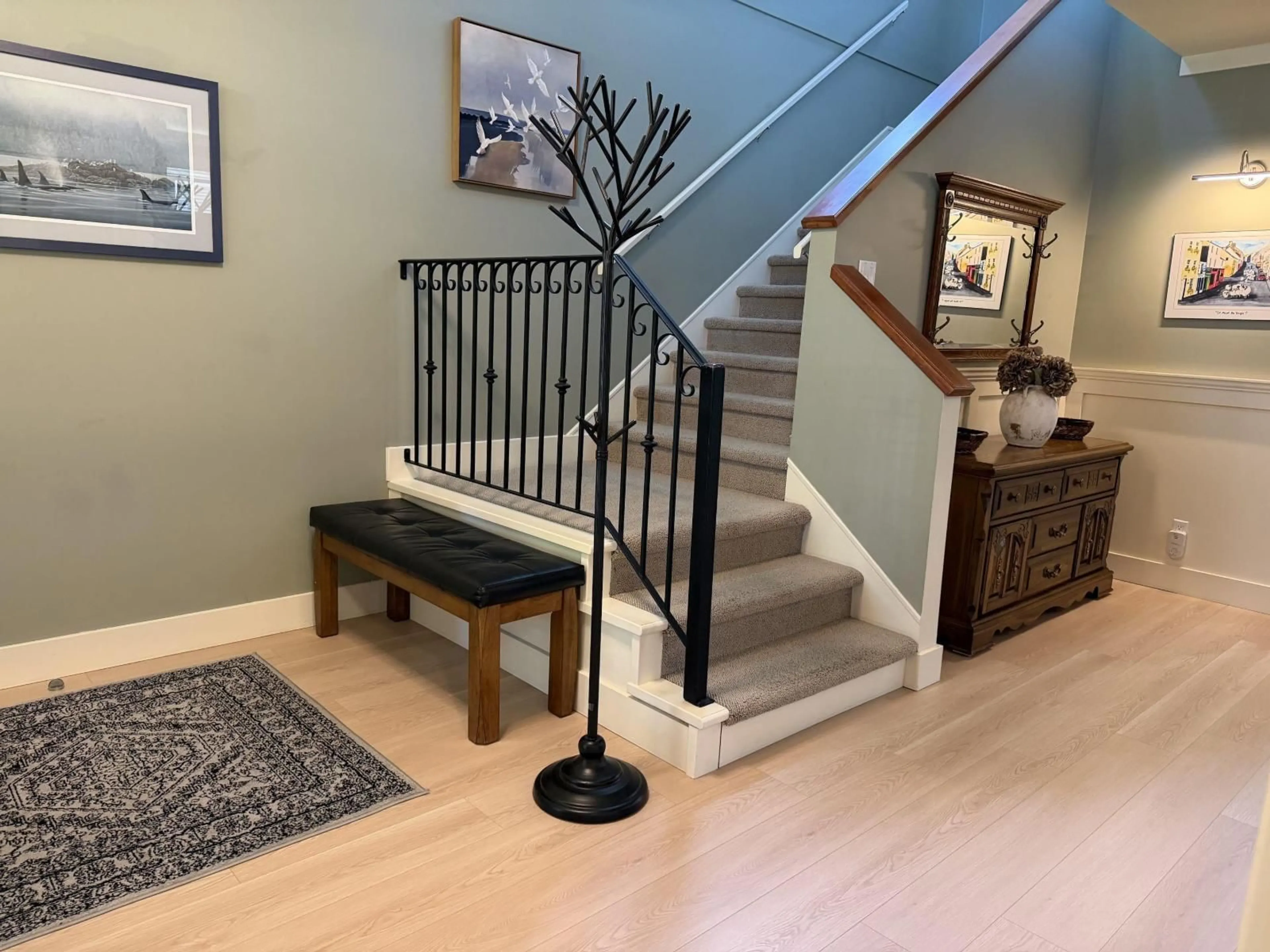 Indoor entryway for 15556 GOGGS AVENUE, White Rock British Columbia V4B2N6