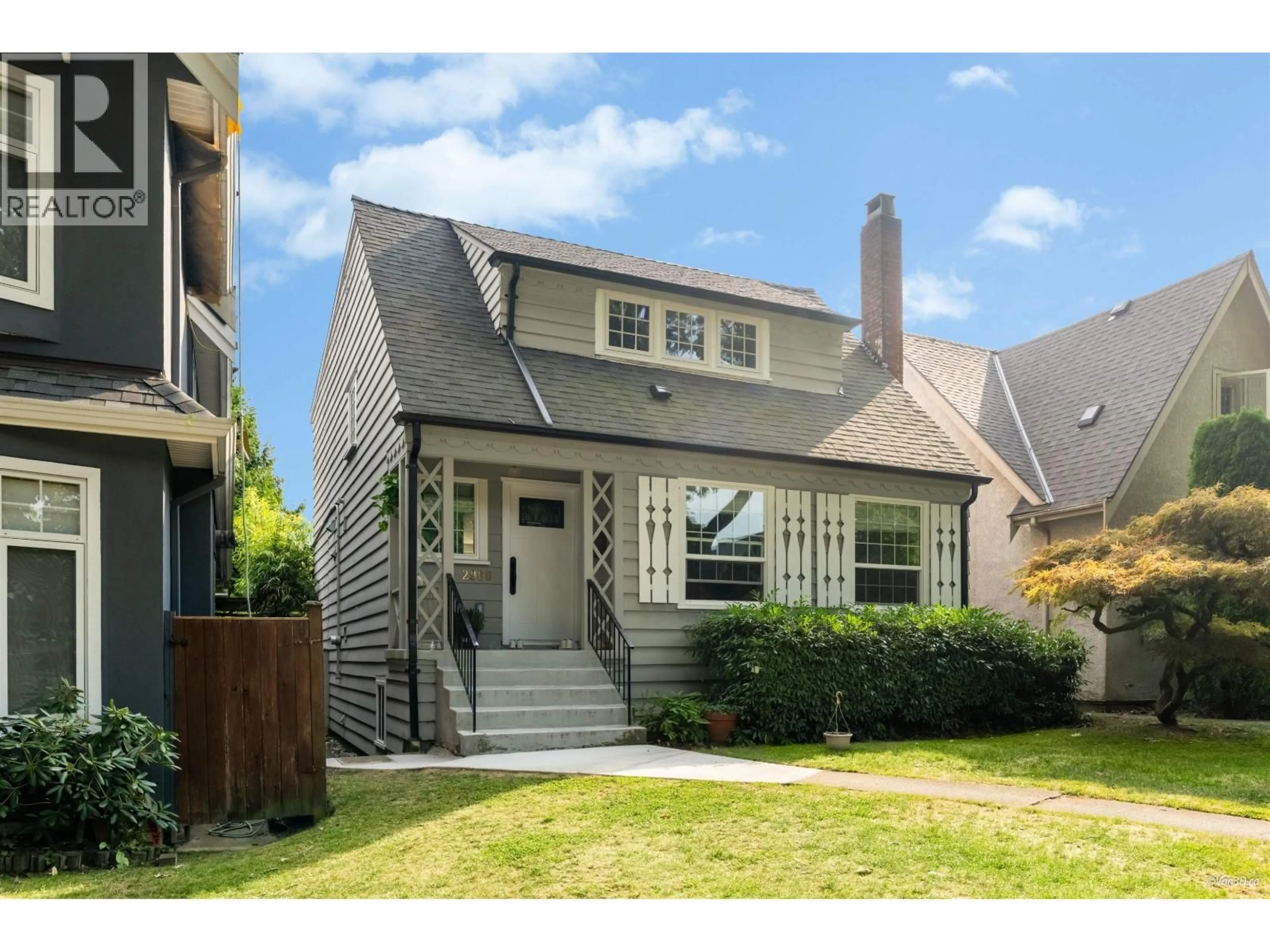 Home with vinyl exterior material, street for 2966 32ND AVENUE, Vancouver British Columbia V6L2B7