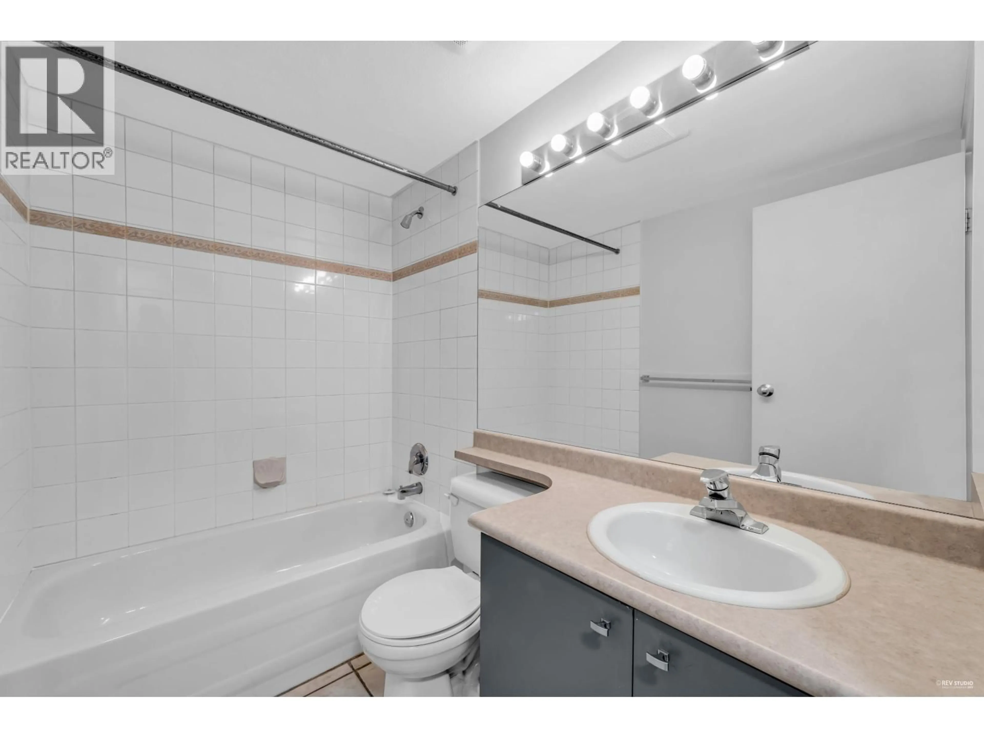 Standard bathroom, unknown for 319 - 418 BROADWAY, Vancouver British Columbia V5T1X2