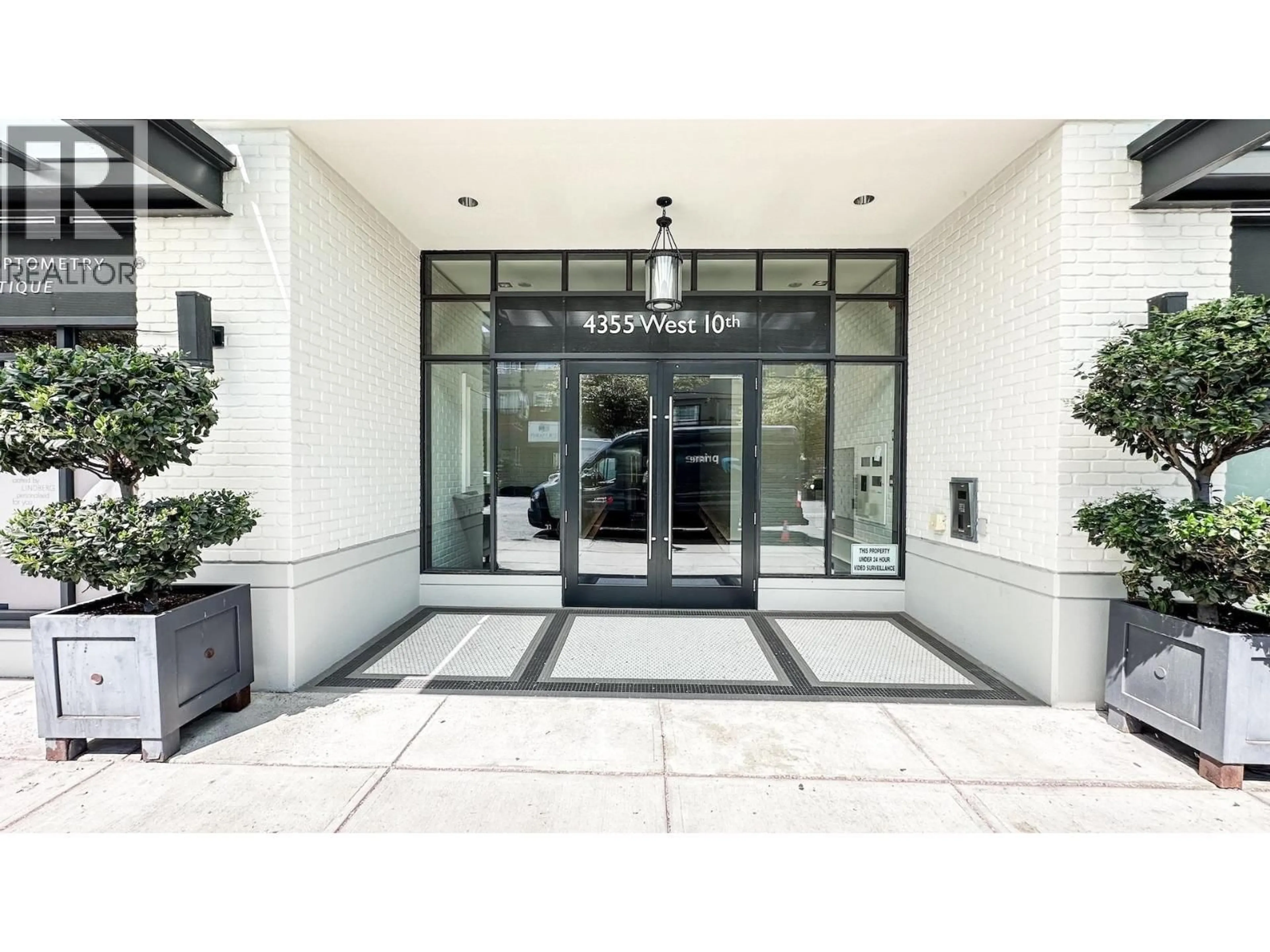 Indoor foyer for 202 - 4355 10TH AVENUE, Vancouver British Columbia V6R2H6