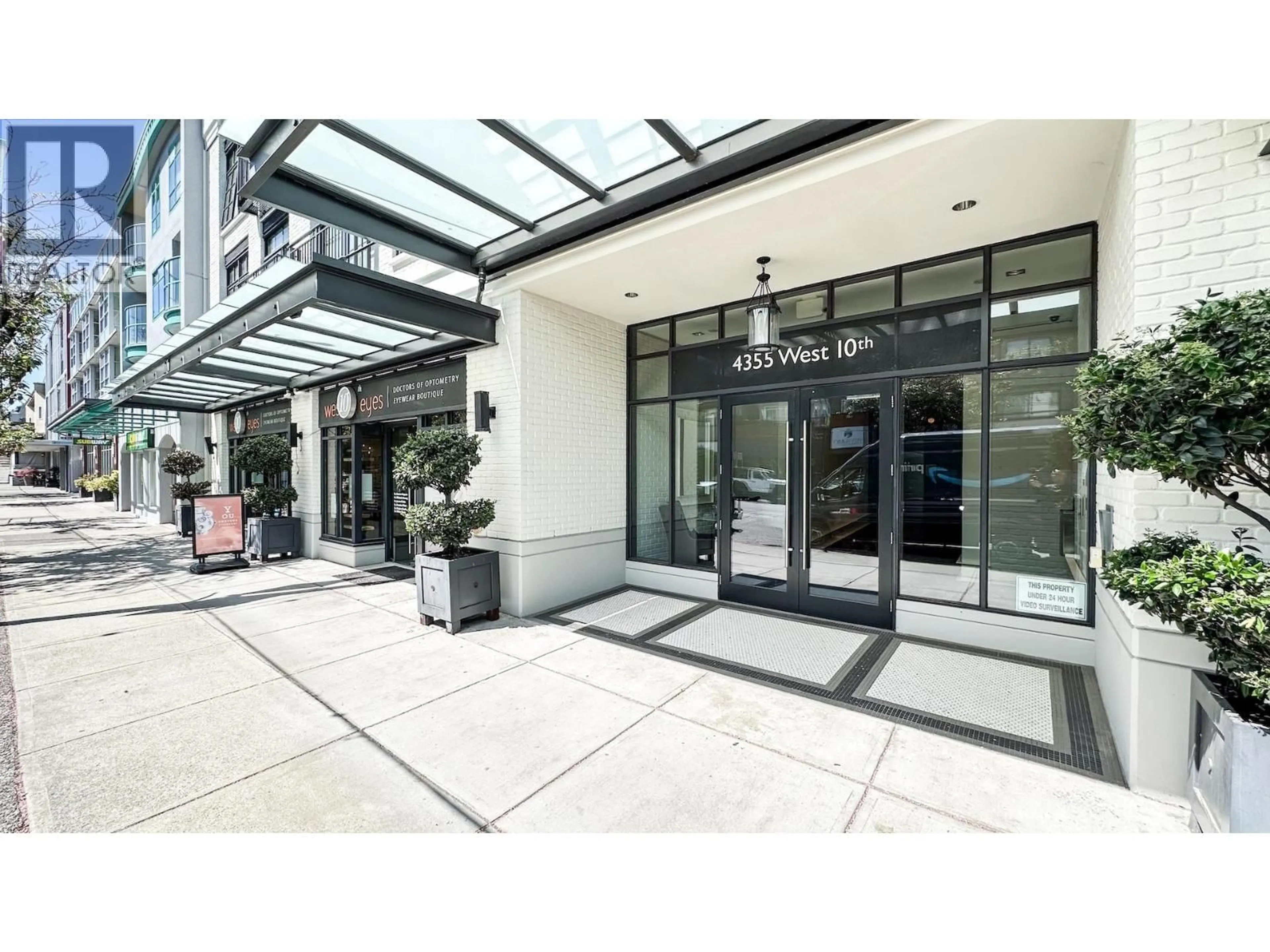 Indoor foyer for 202 - 4355 10TH AVENUE, Vancouver British Columbia V6R2H6