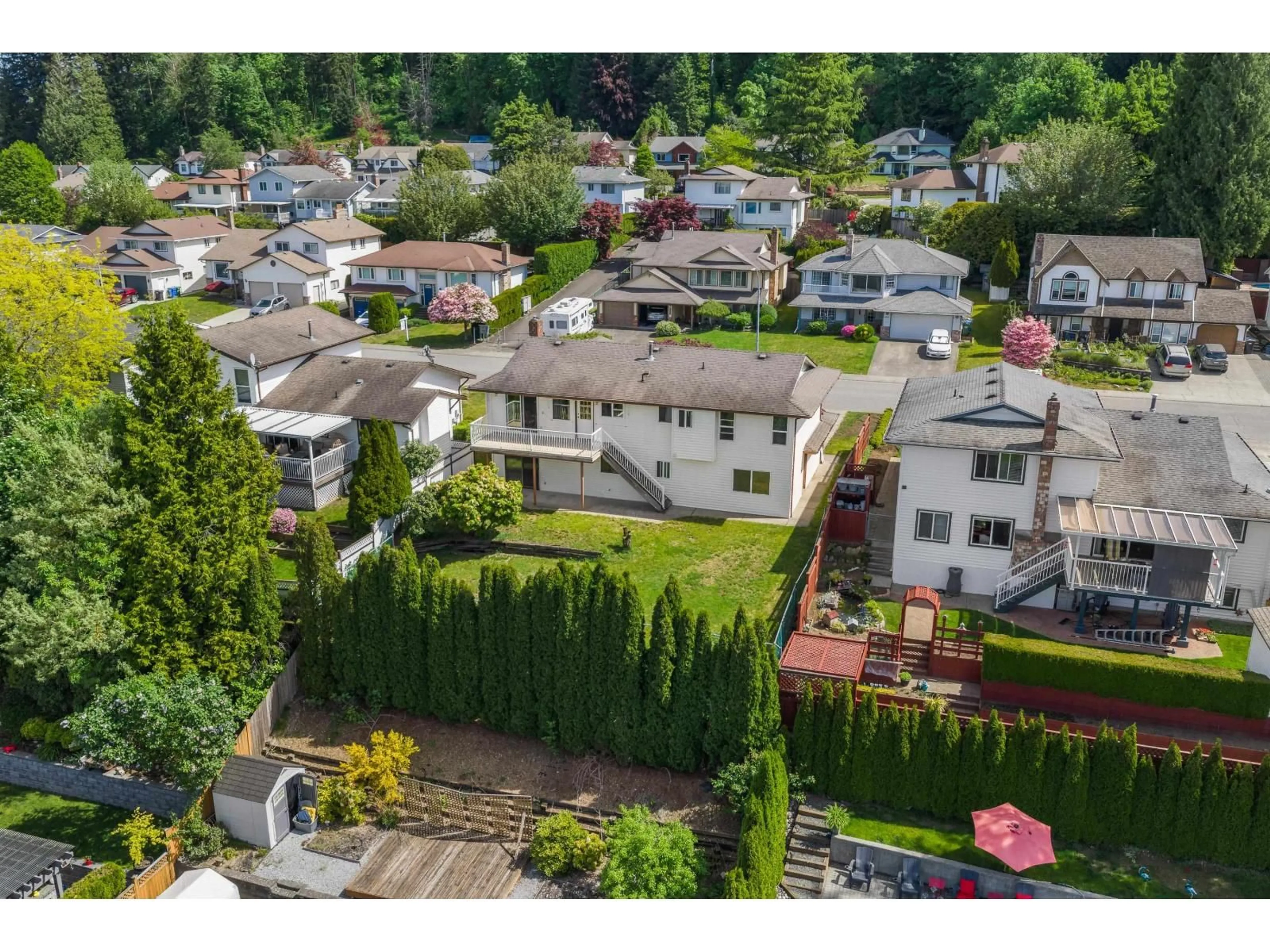 A pic from outside/outdoor area/front of a property/back of a property/a pic from drone, unknown for 2895 GLENSHIEL DRIVE, Abbotsford British Columbia V3G1G8