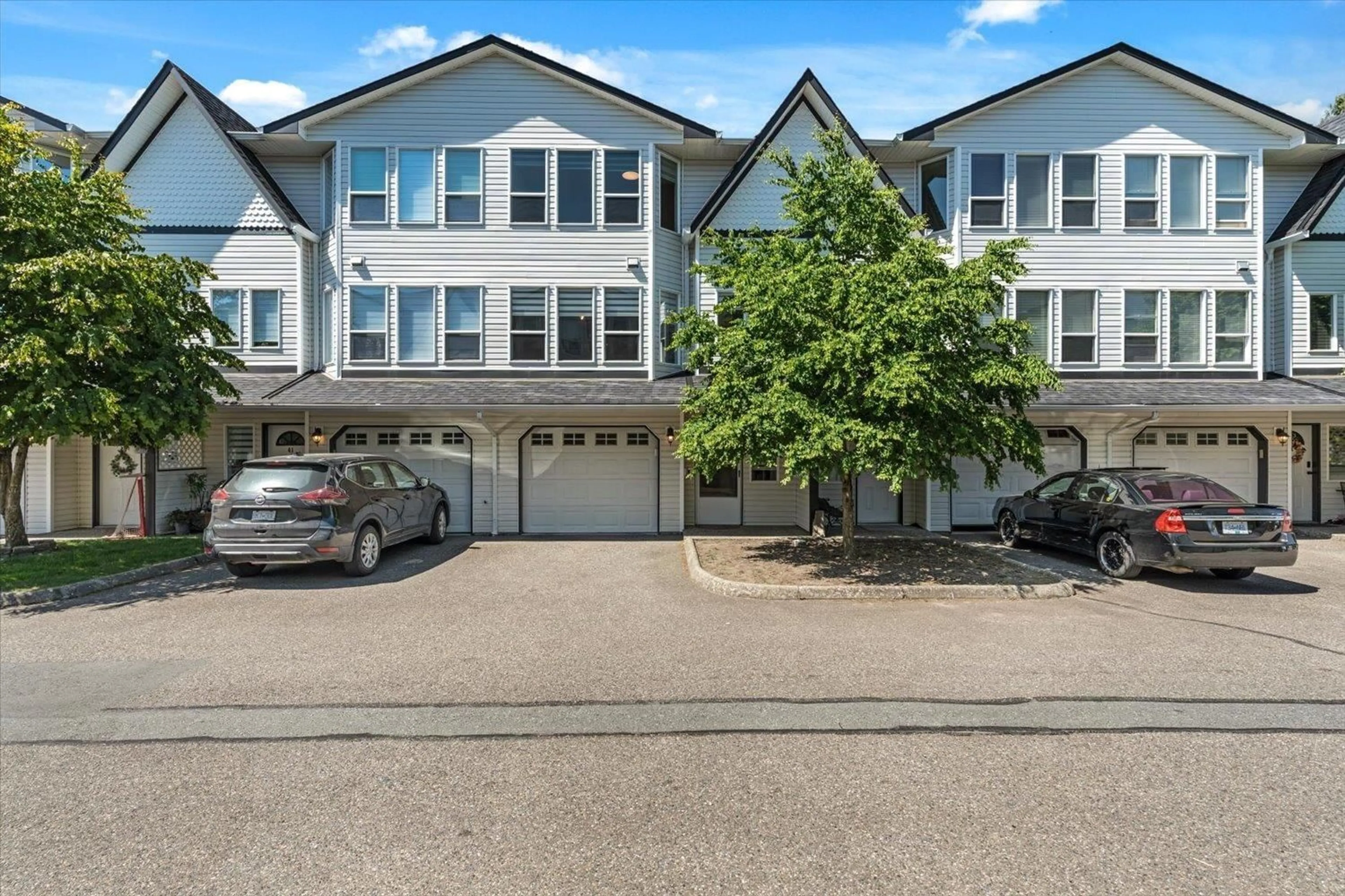 A pic from outside/outdoor area/front of a property/back of a property/a pic from drone, street for 42 - 45286 WATSON ROAD, Chilliwack British Columbia V2R3J4