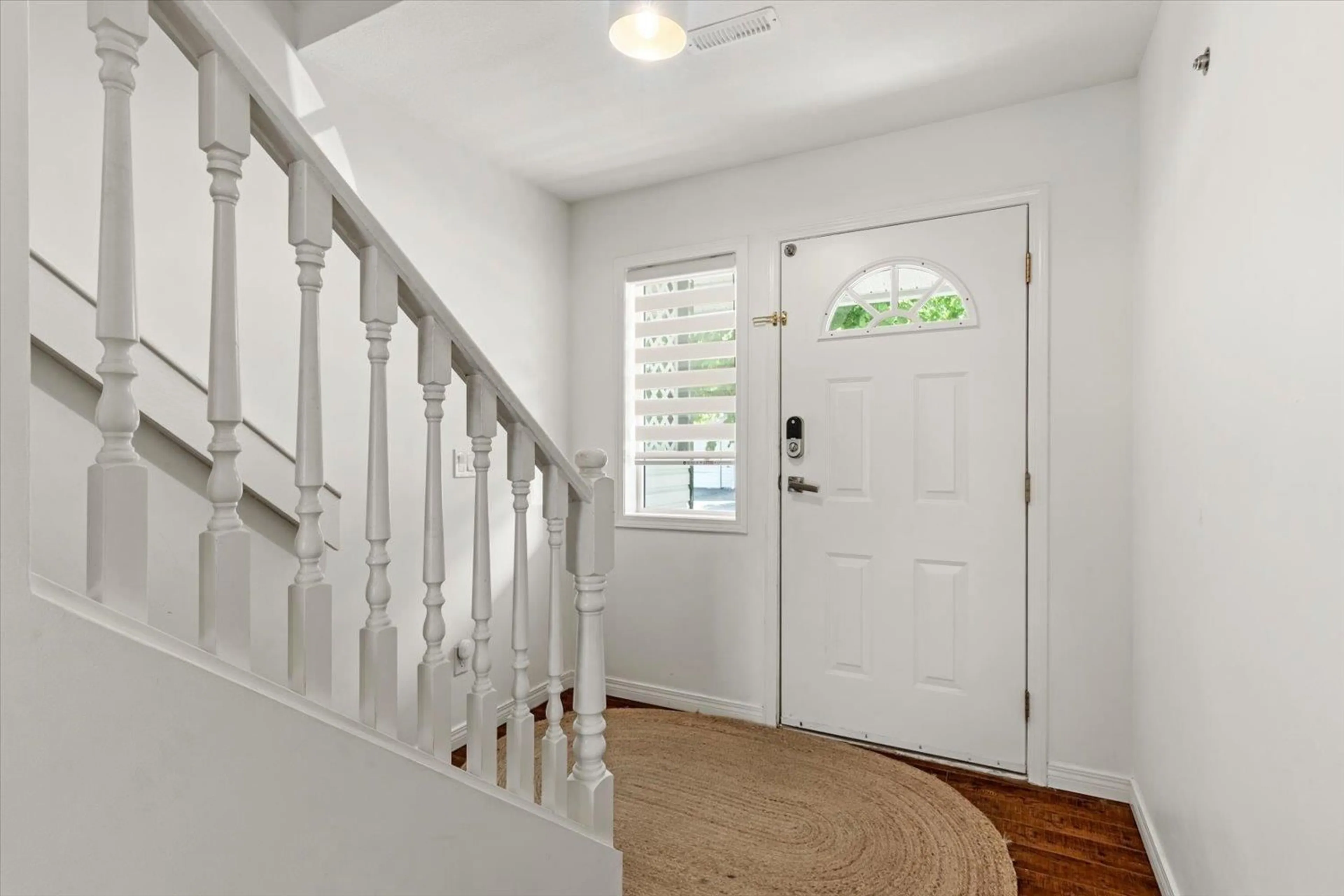 Indoor entryway for 42 - 45286 WATSON ROAD, Chilliwack British Columbia V2R3J4