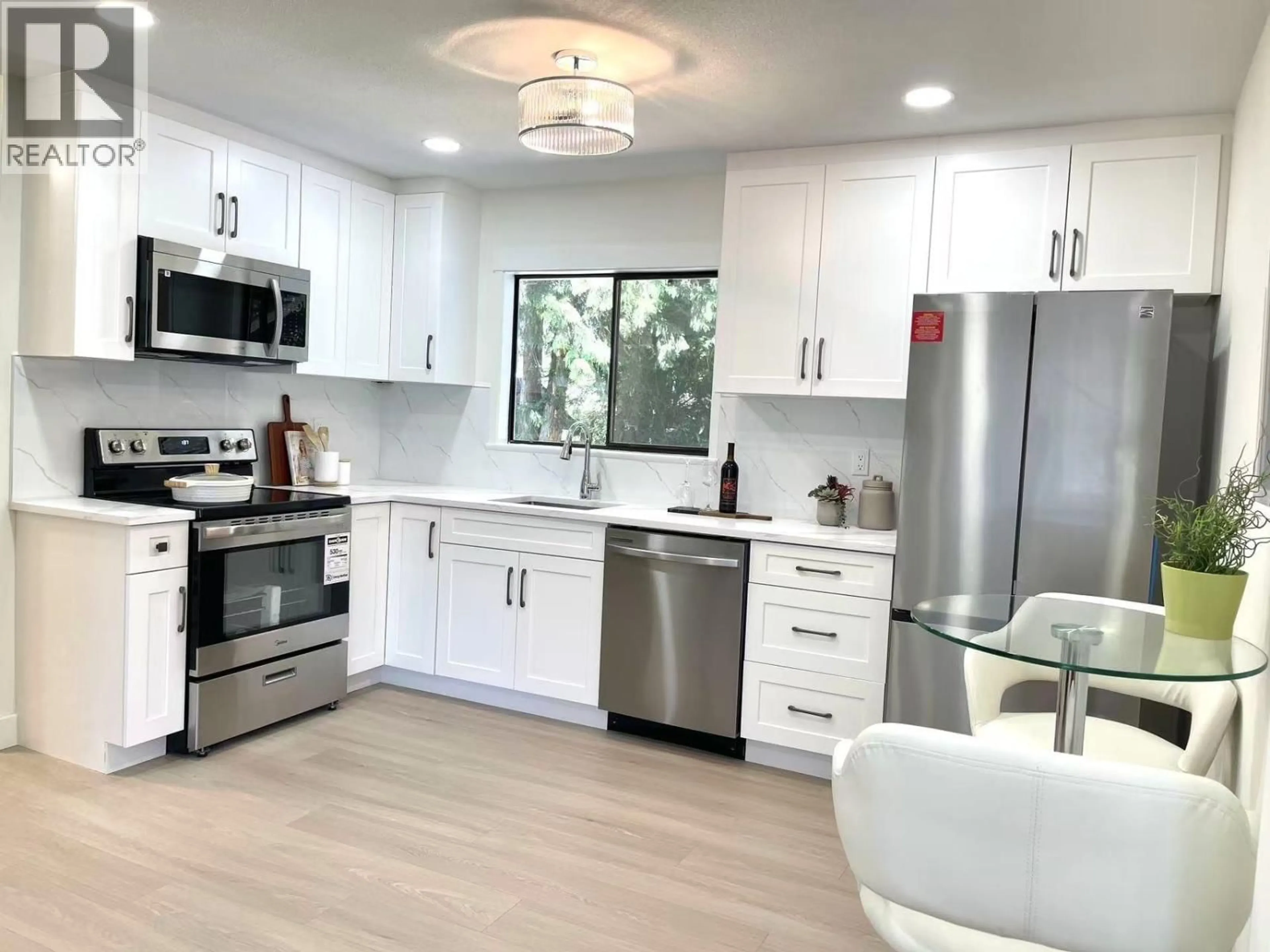Contemporary kitchen, unknown for 2155 RINDALL AVENUE, Port Coquitlam British Columbia V3C1T9