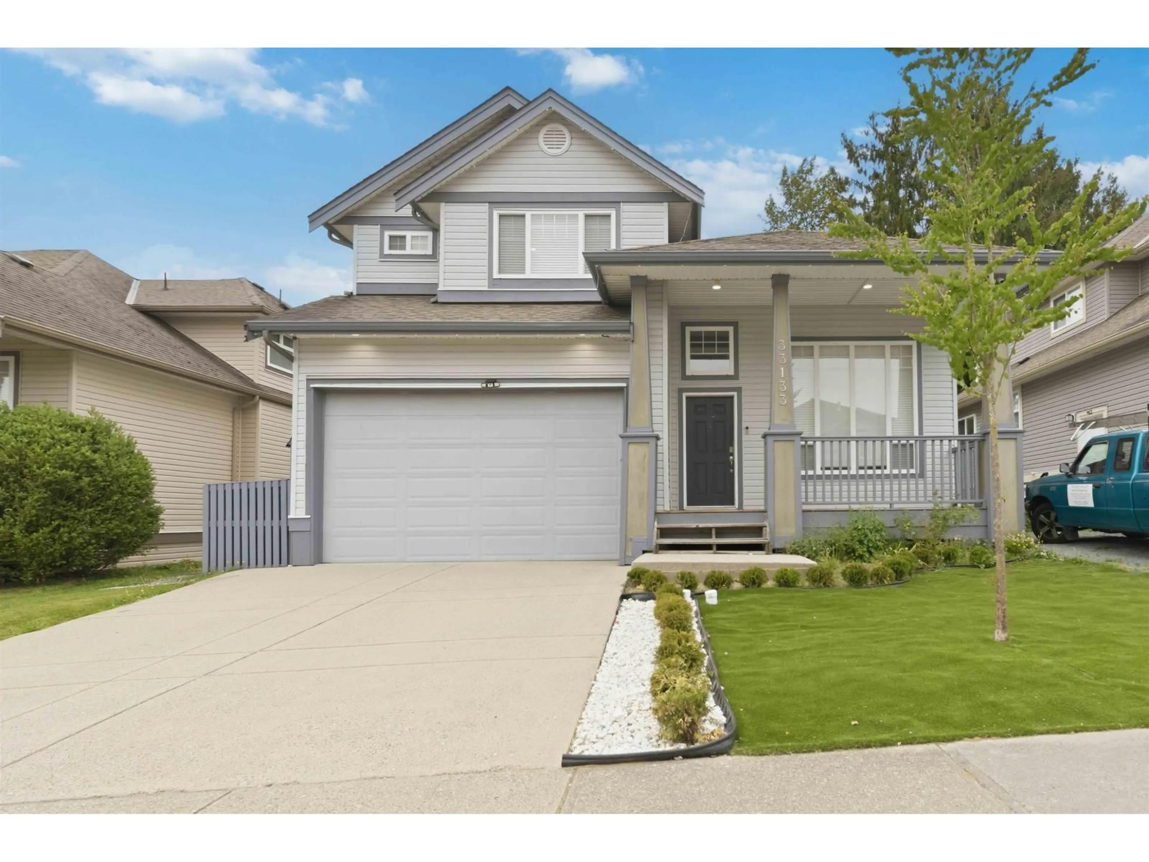 Home with vinyl exterior material, street for 33133 DALKE AVENUE, Mission British Columbia V2V0A3