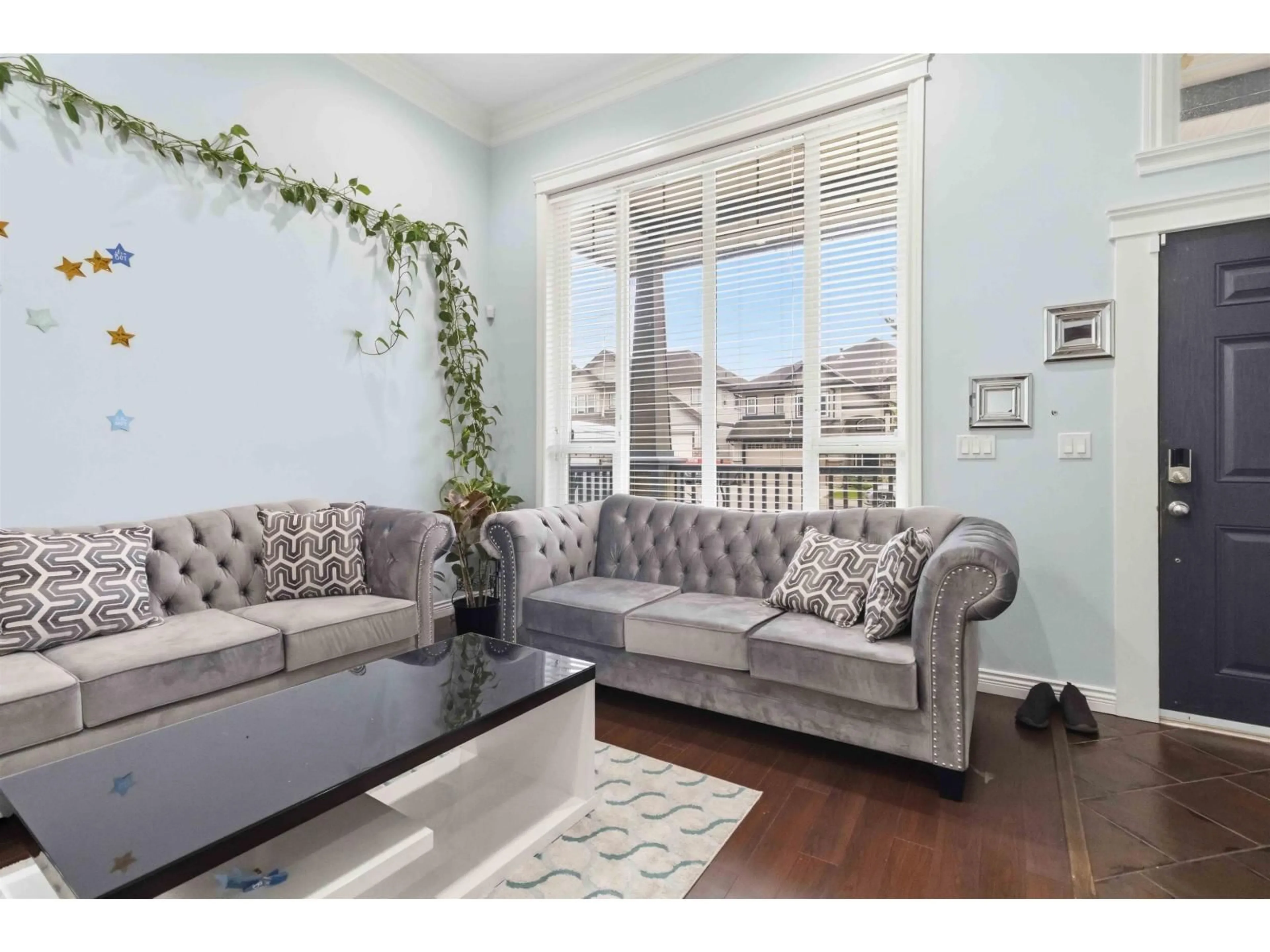 Living room with furniture, unknown for 33133 DALKE AVENUE, Mission British Columbia V2V0A3