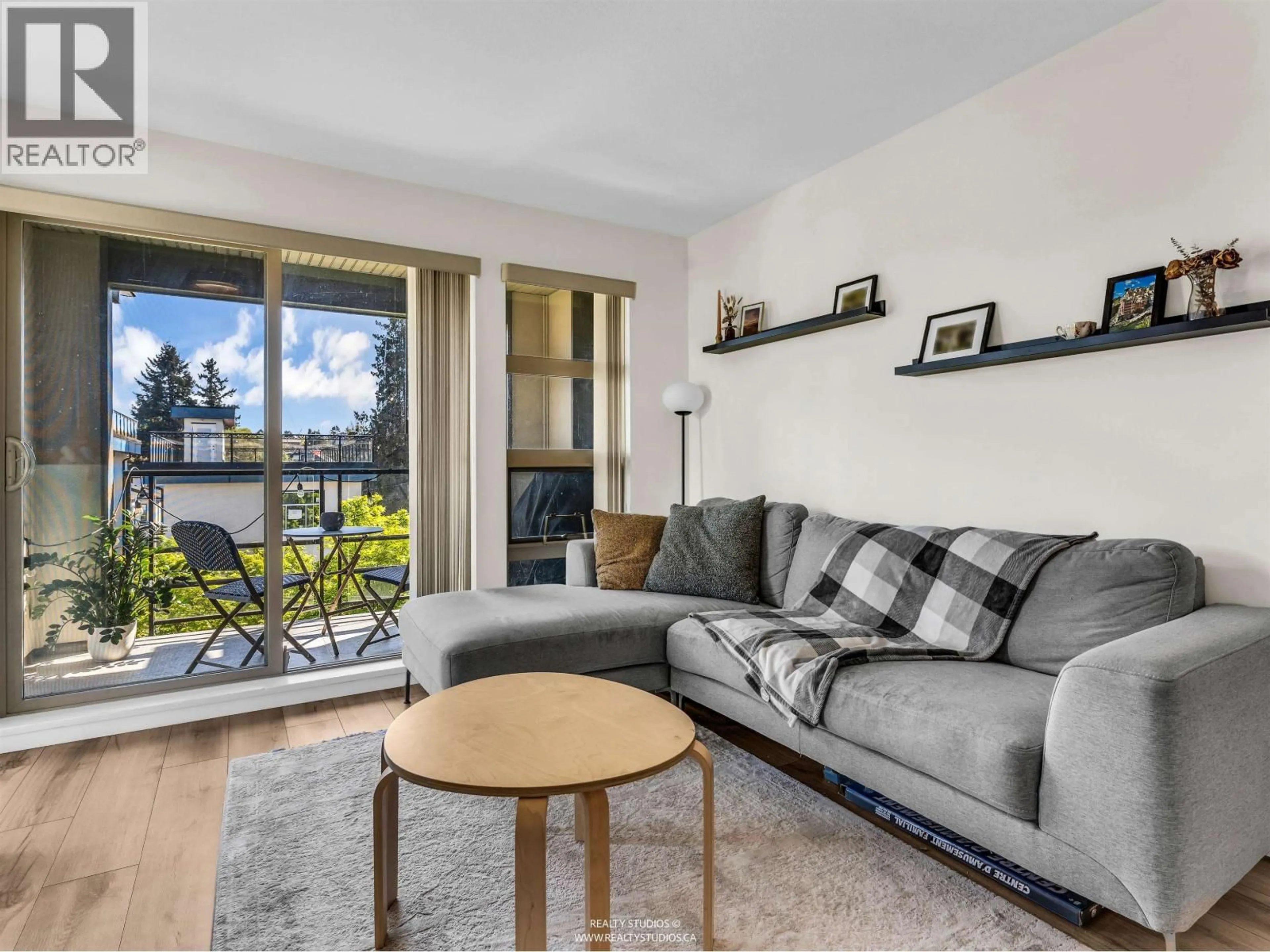 Living room with furniture, unknown for 315 - 738 29TH AVENUE, Vancouver British Columbia V5V0B6