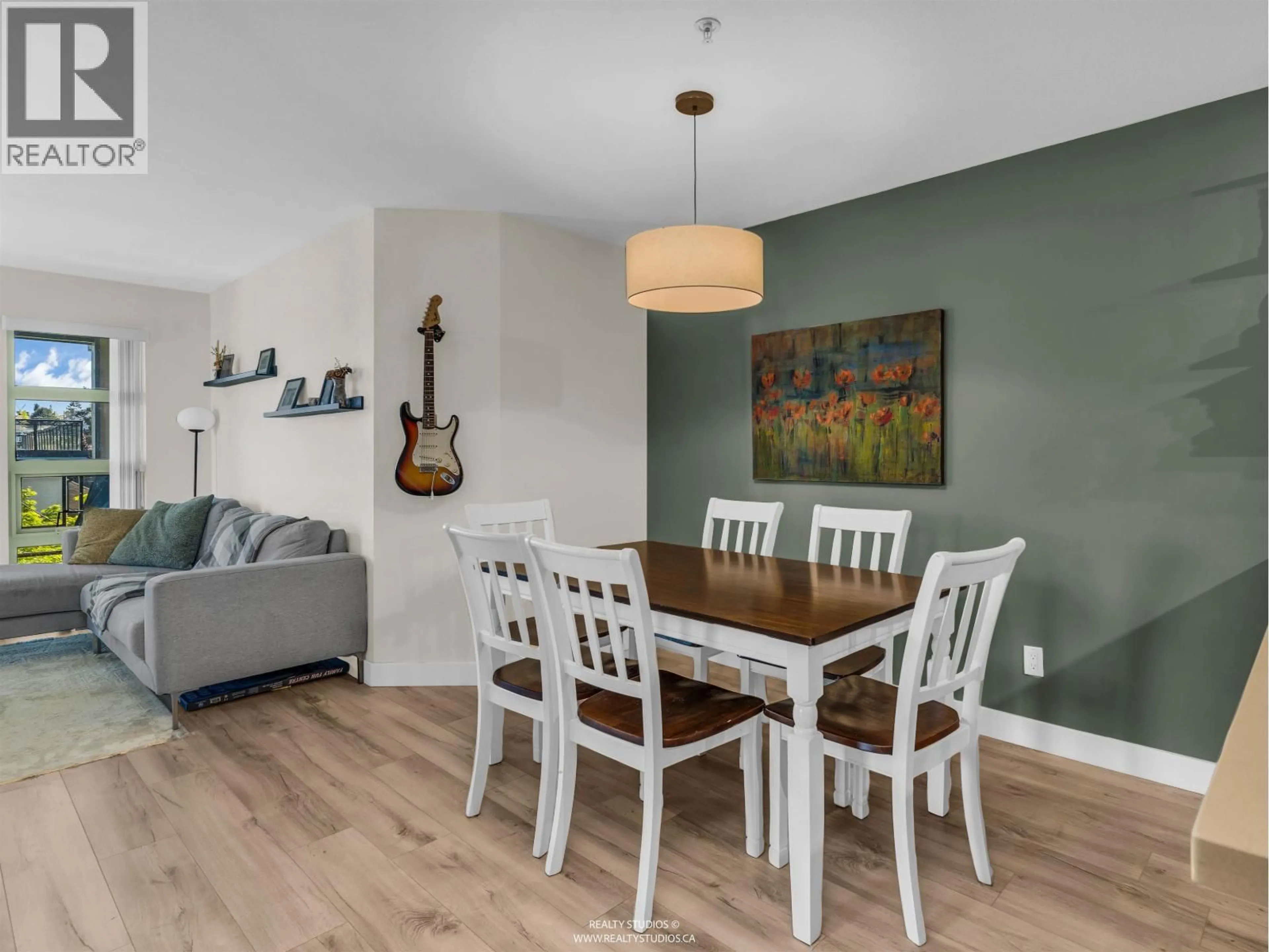 Dining room, wood/laminate floor for 315 - 738 29TH AVENUE, Vancouver British Columbia V5V0B6