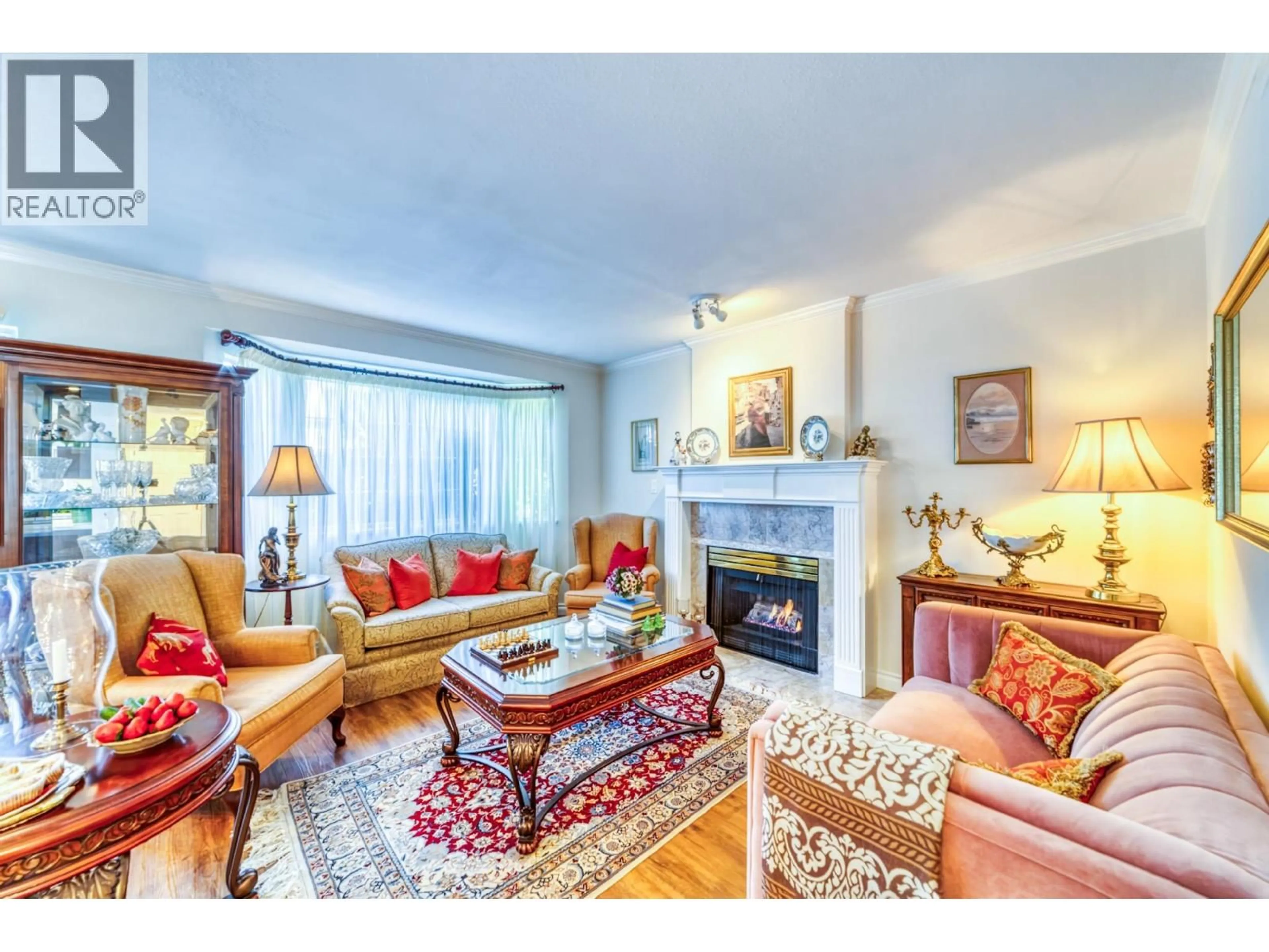 Living room with furniture, unknown for 6 - 815 TOBRUCK AVENUE, North Vancouver British Columbia V7P1V9