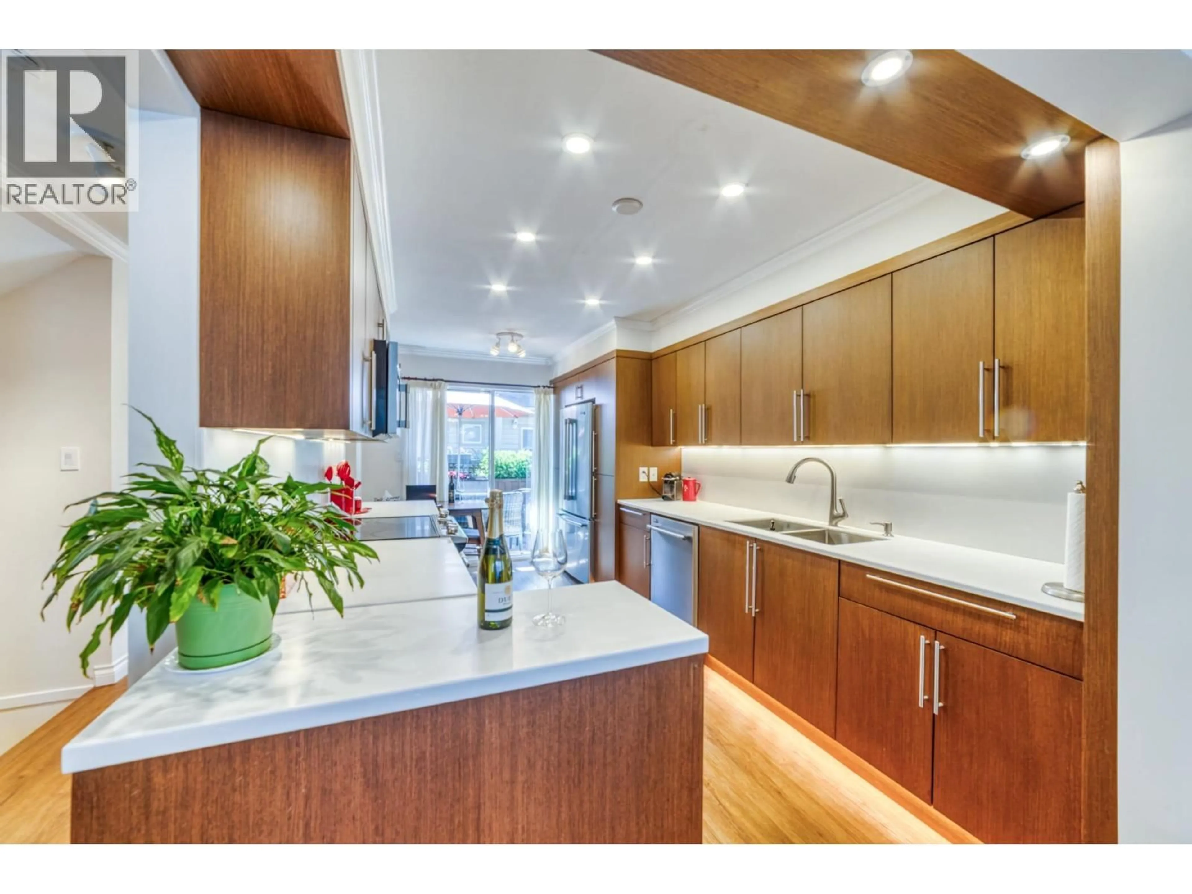 Open concept kitchen, unknown for 6 - 815 TOBRUCK AVENUE, North Vancouver British Columbia V7P1V9
