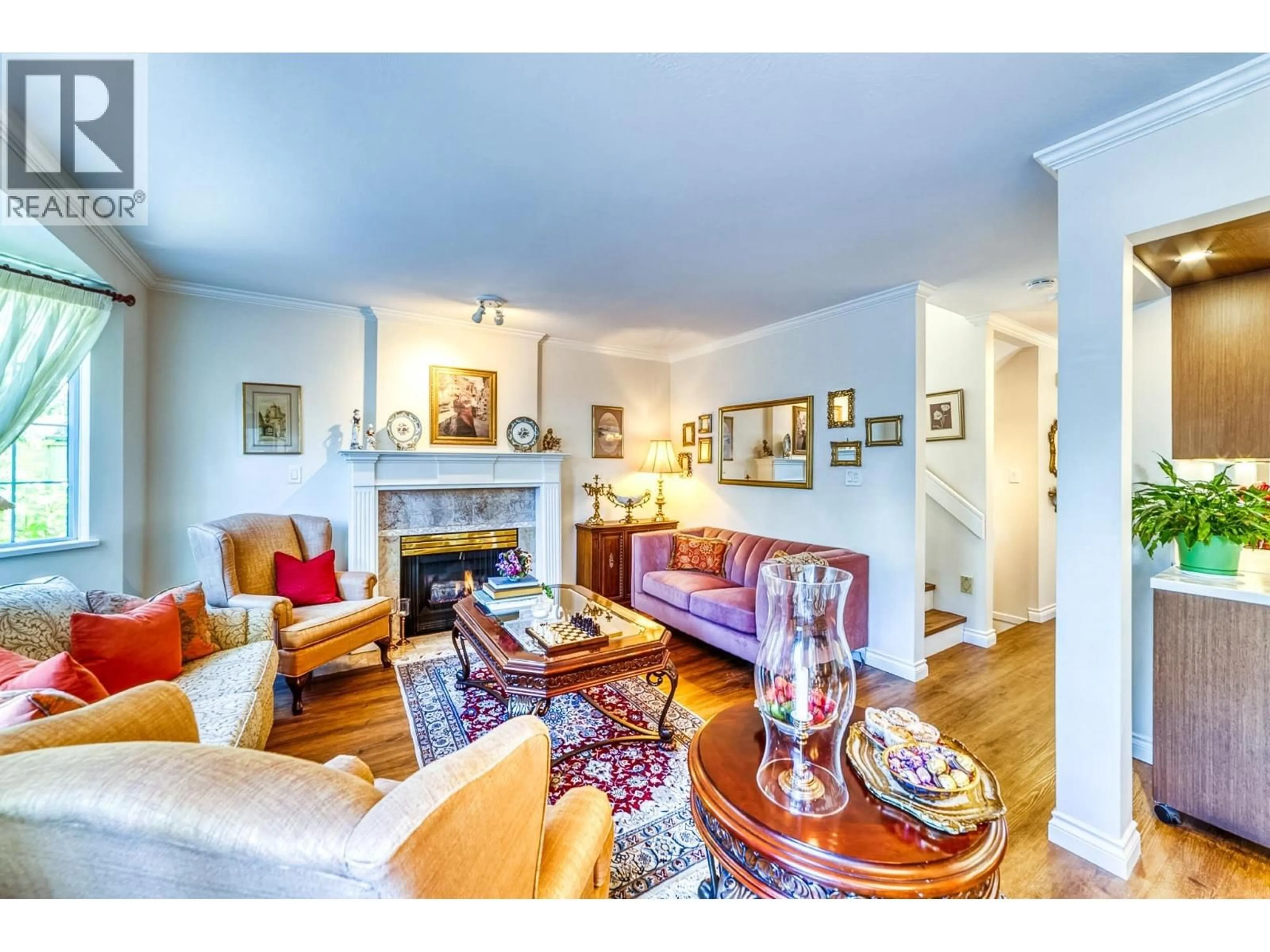 Living room with furniture, unknown for 6 - 815 TOBRUCK AVENUE, North Vancouver British Columbia V7P1V9
