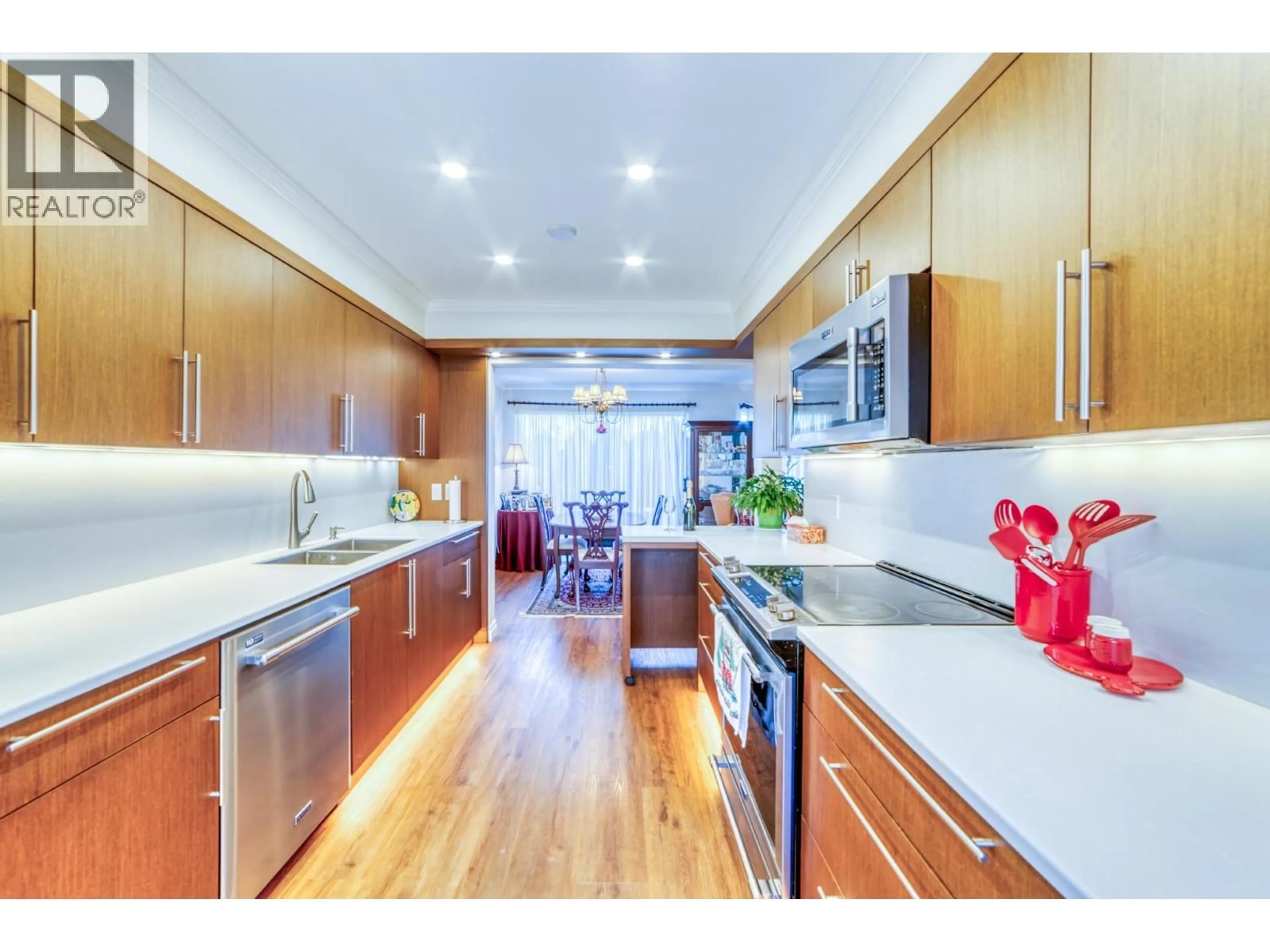 Open concept kitchen, unknown for 6 - 815 TOBRUCK AVENUE, North Vancouver British Columbia V7P1V9